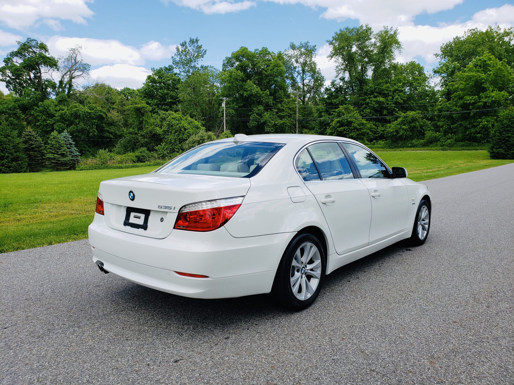2010 BMW E60 5-Series Sedan 