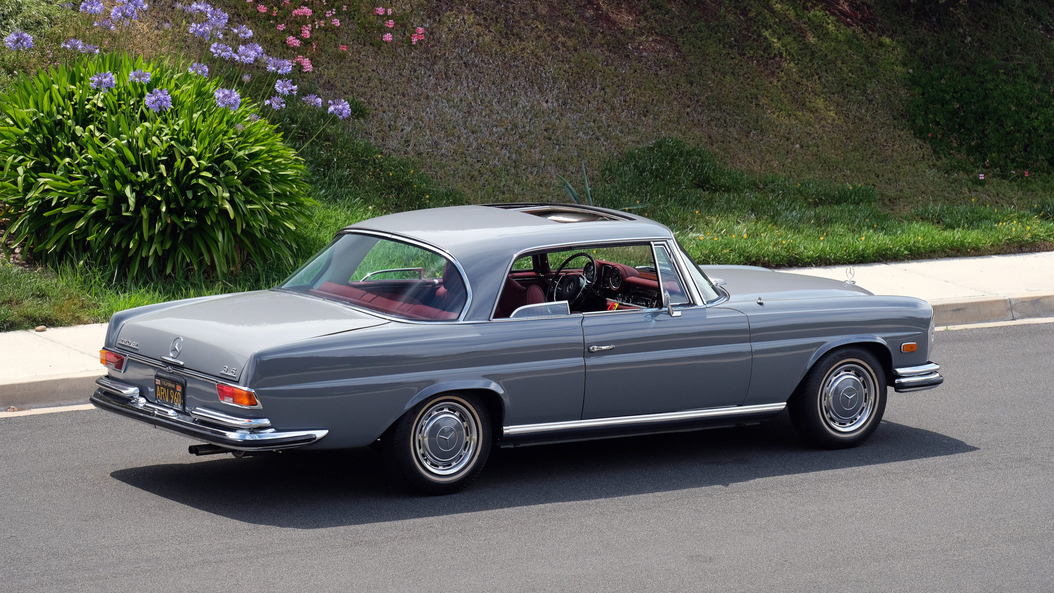 1971 Mercedes-Benz W111 Coupe & Cabriolet 