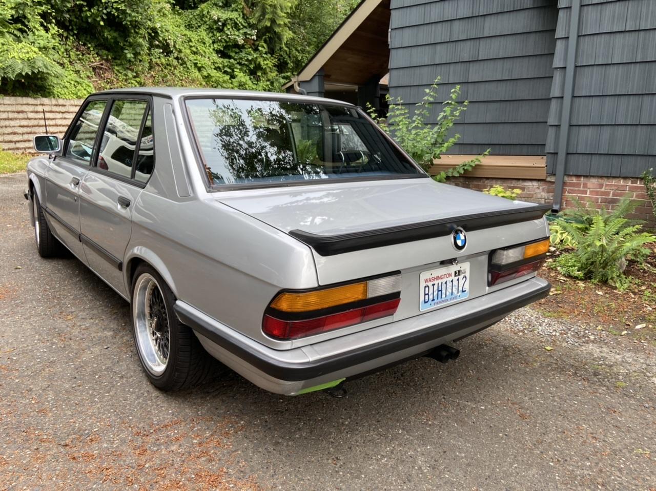 1983 BMW E28 5-Series 