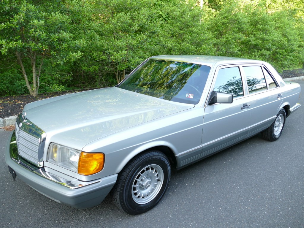 1985 Mercedes-Benz W126 S-Class 