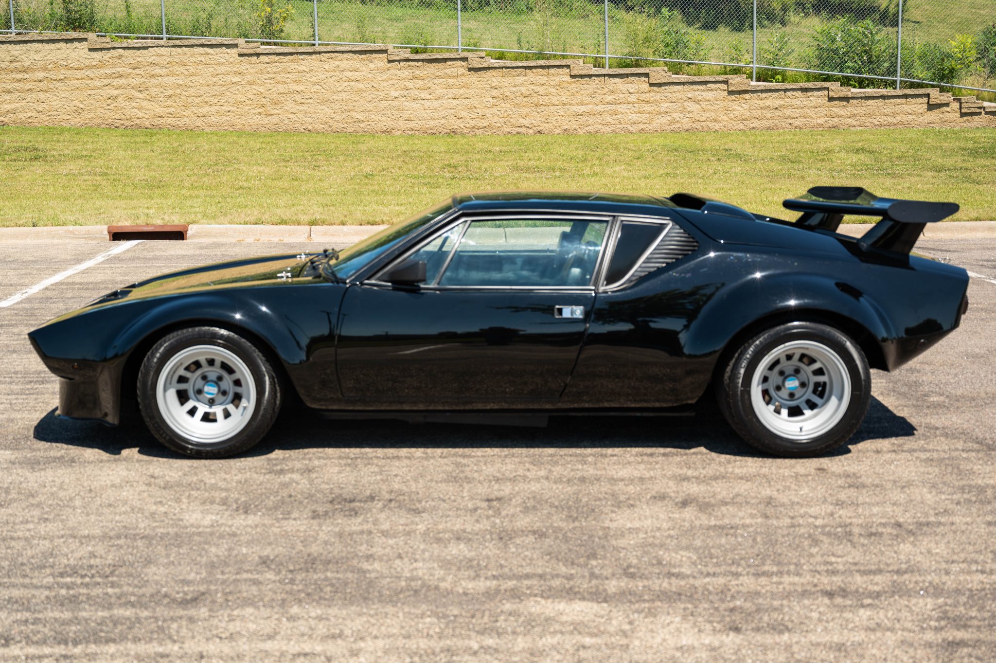 1971 DeTomaso Pantera 