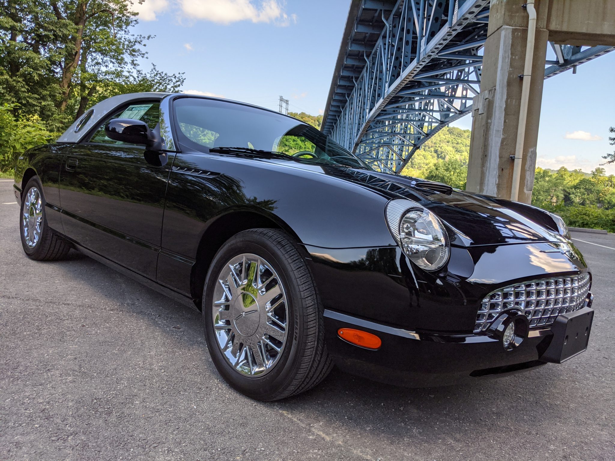 2002 Ford Thunderbird (2002-2005) 