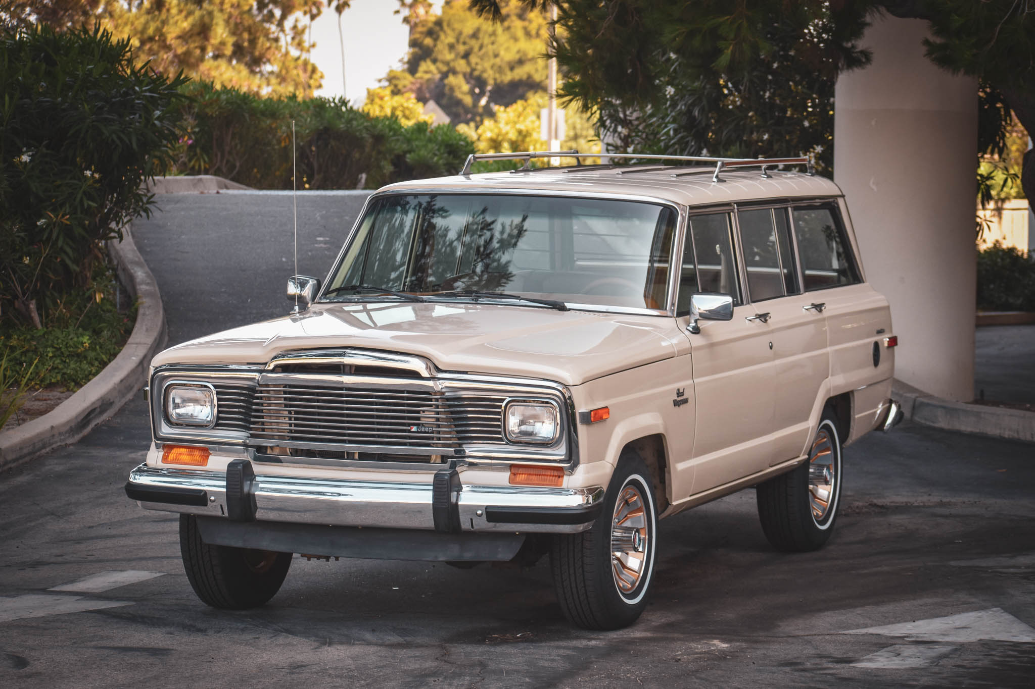 1984 Jeep SJ Grand Wagoneer 