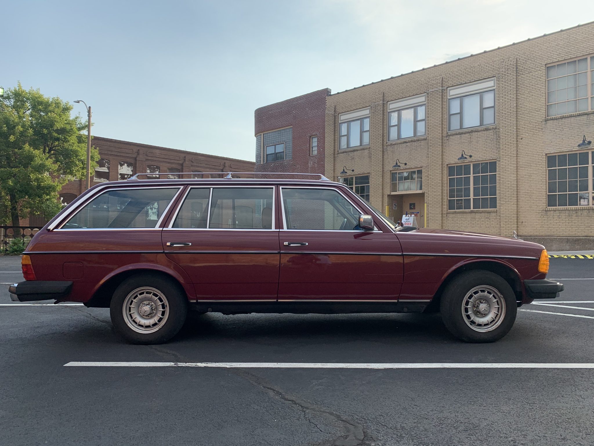 1985 Mercedes-Benz W123 