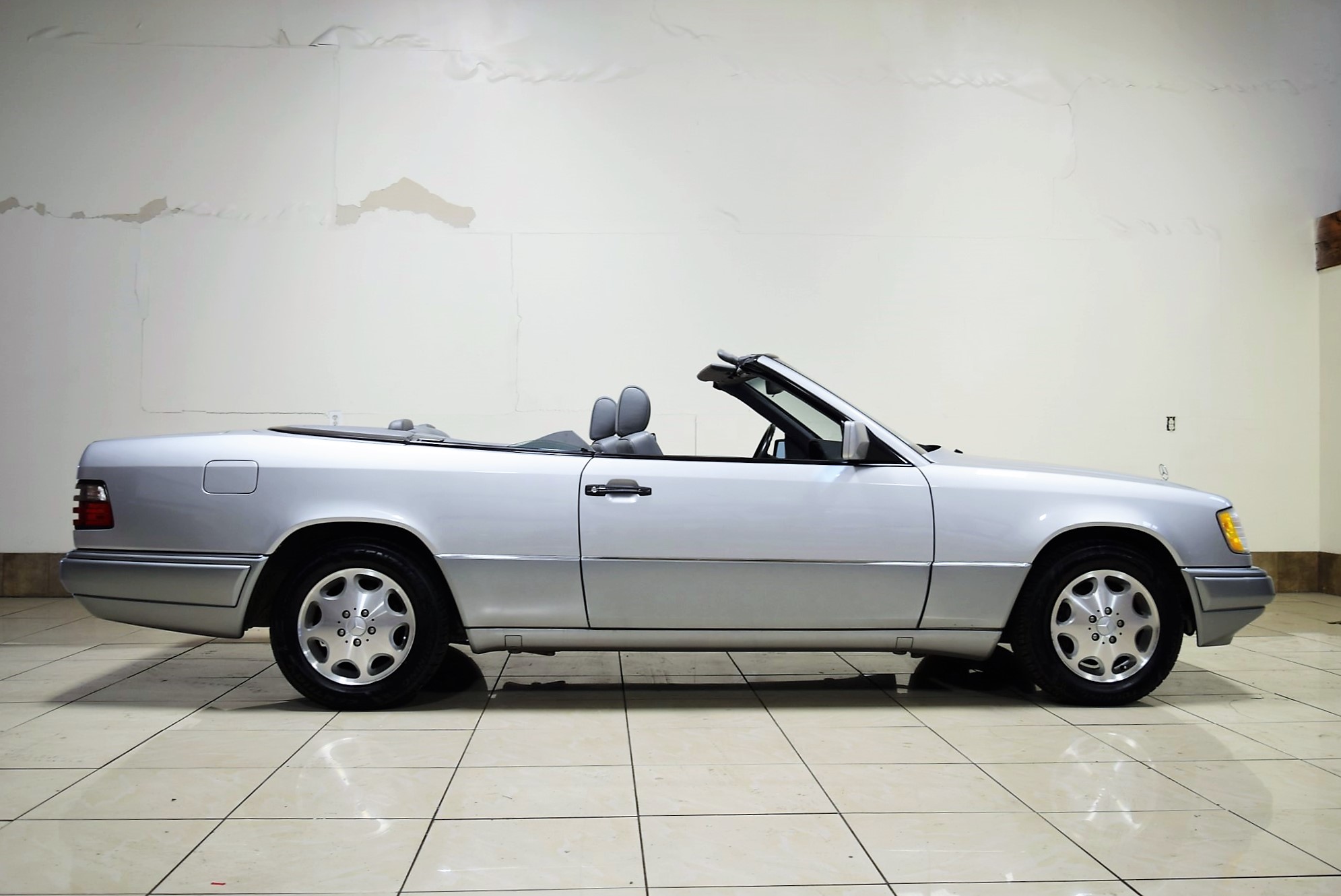 1995 Mercedes-Benz W124 E-Class 