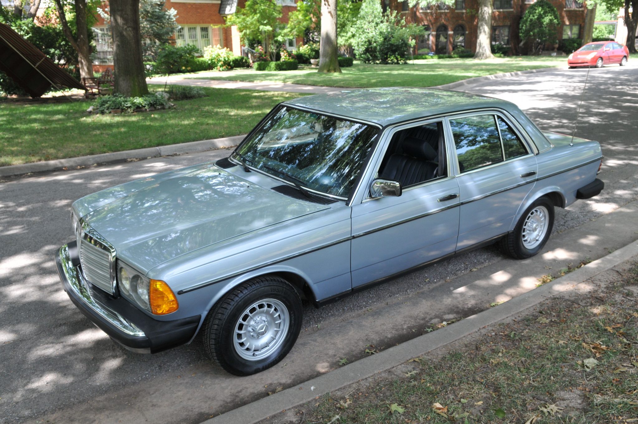 1984 Mercedes-Benz W123 