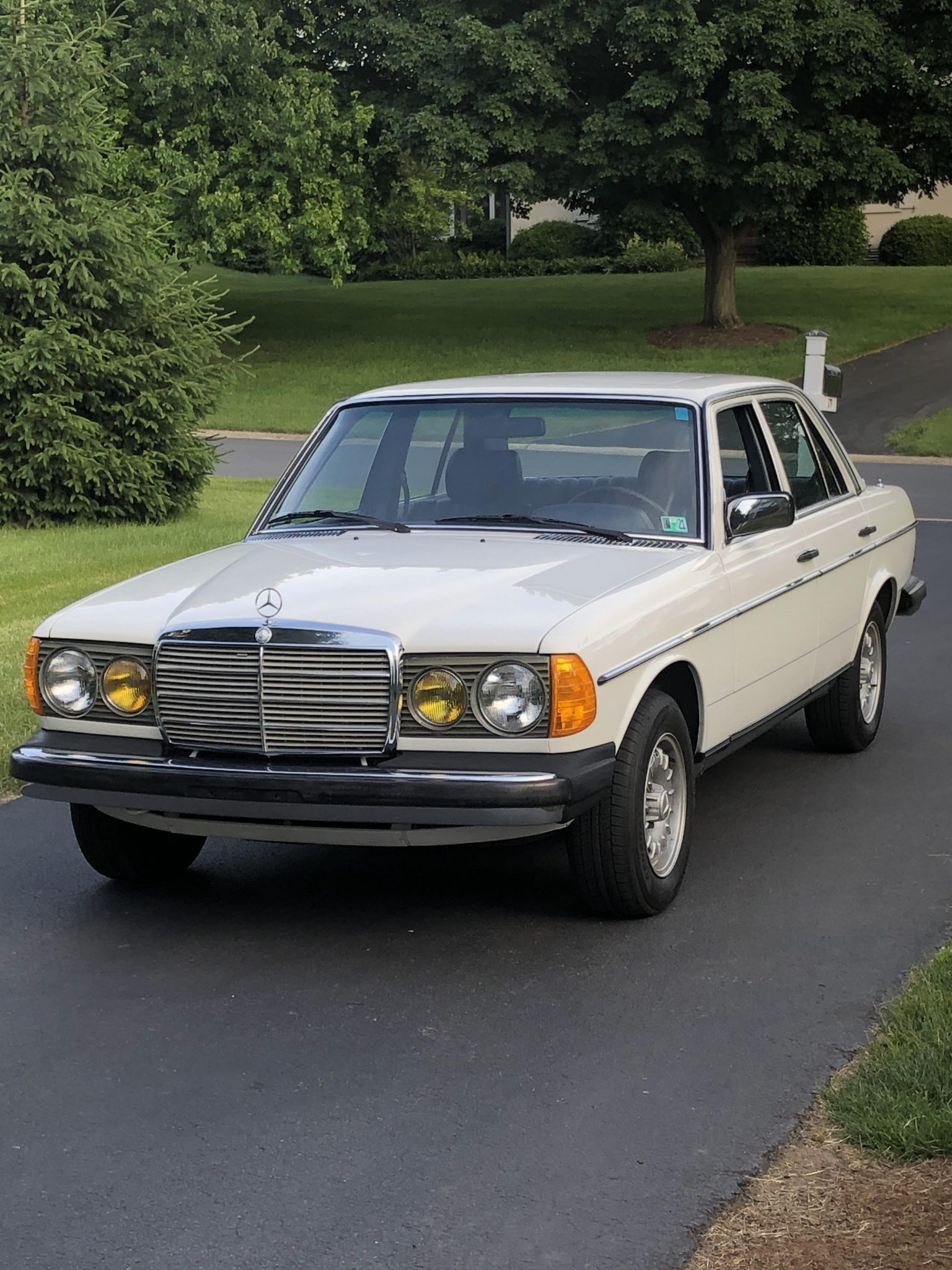1982 Mercedes-Benz W123 