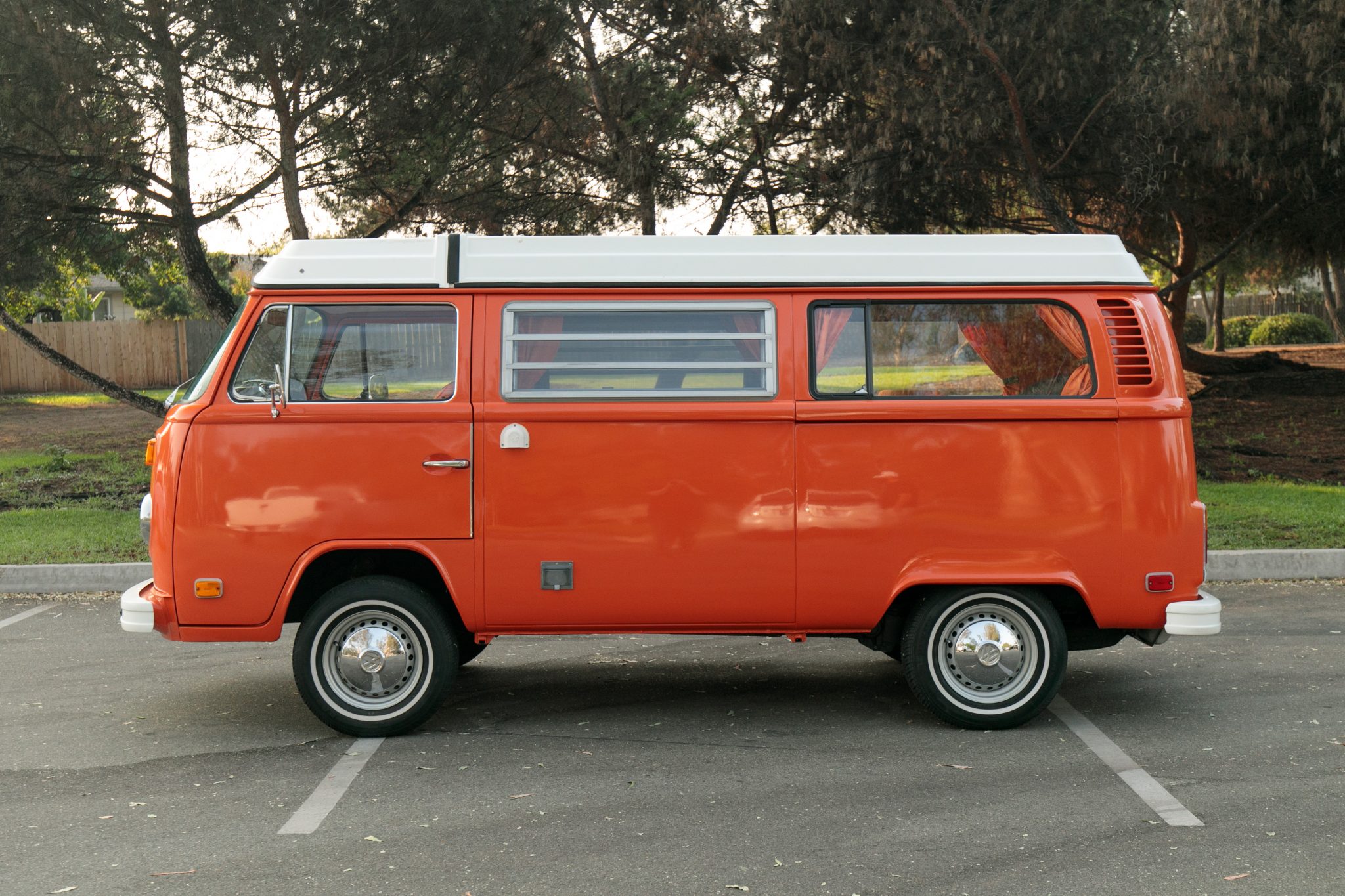 1974 Volkswagen Bay-Window Camper 