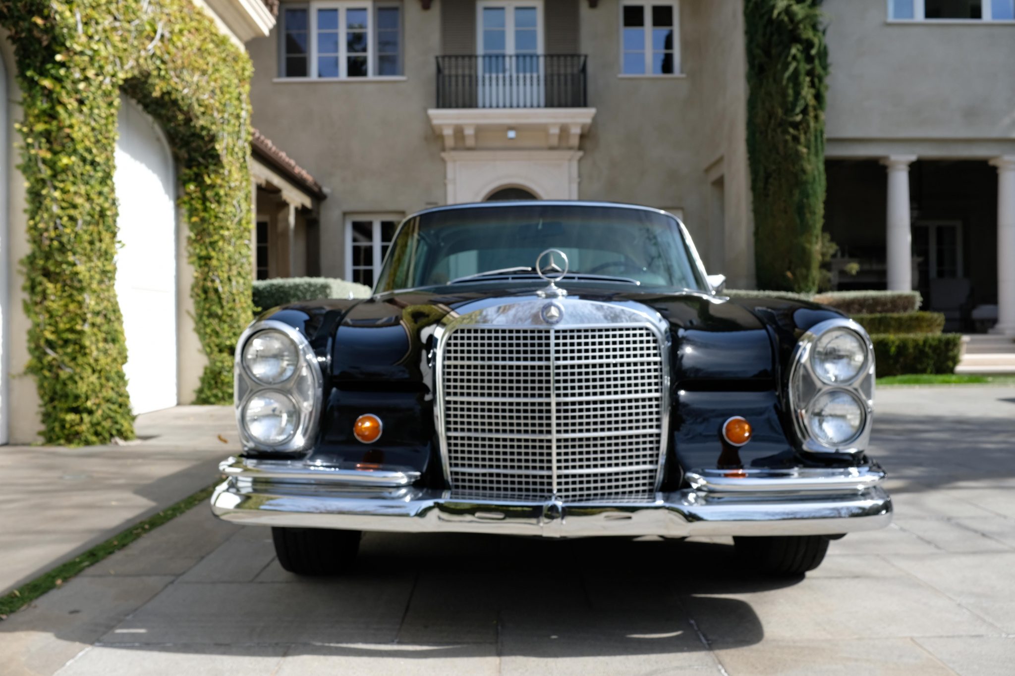 1969 Mercedes-Benz W111 Coupe & Cabriolet 