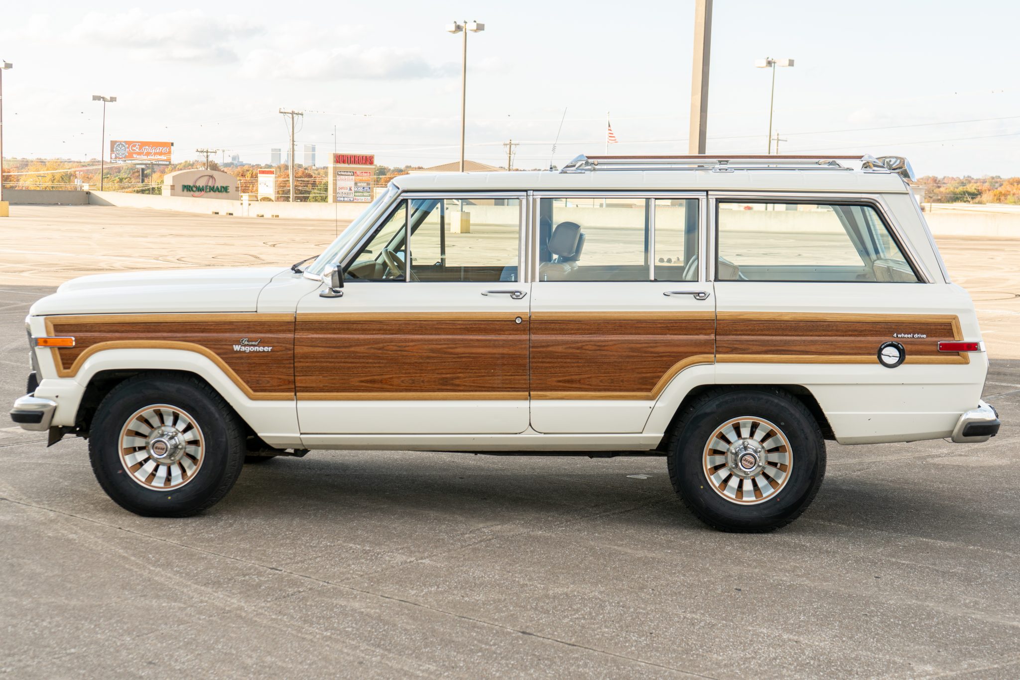 1985 Jeep SJ Grand Wagoneer 