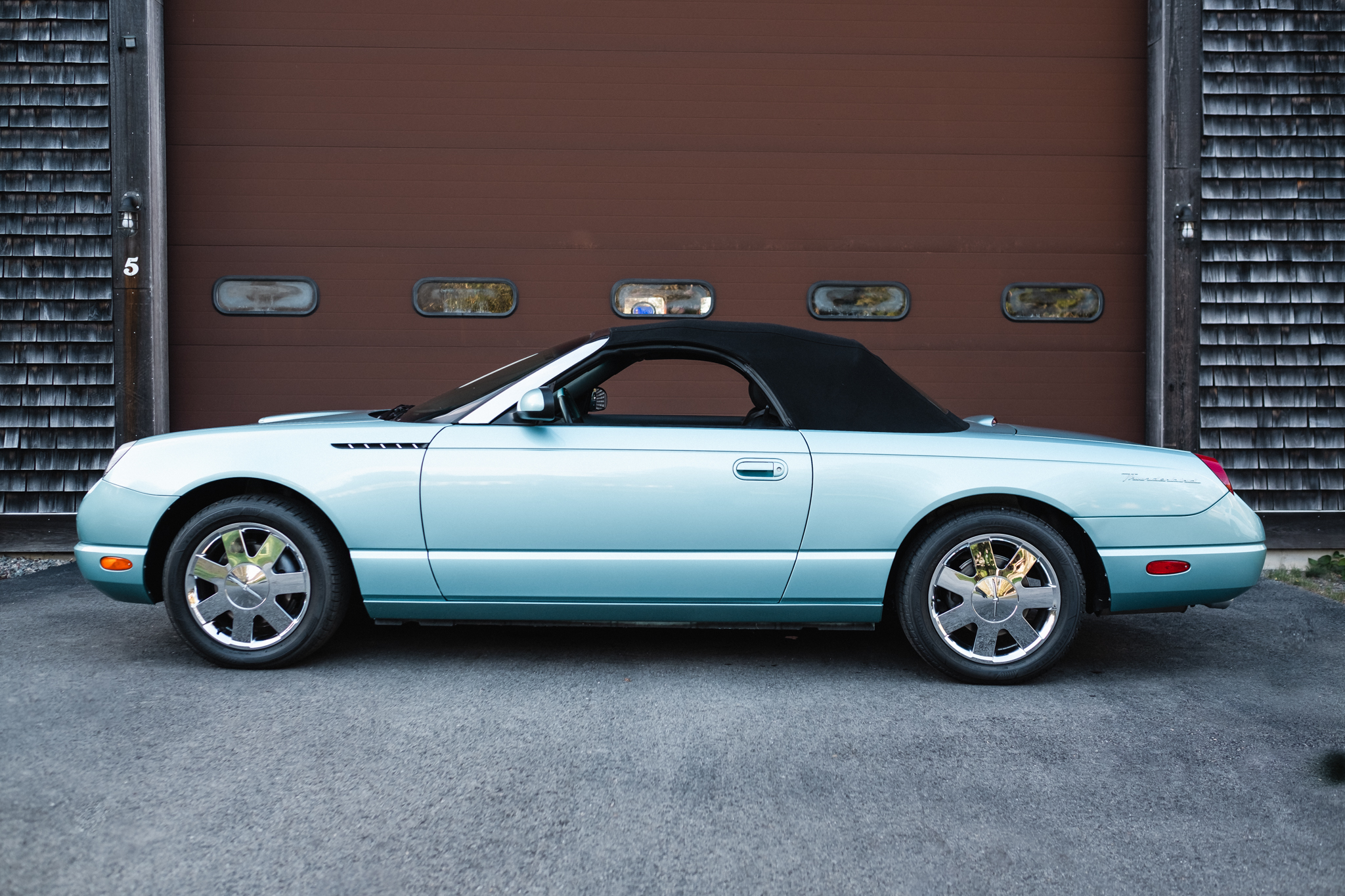 2002 Ford Thunderbird (2002-2005) 