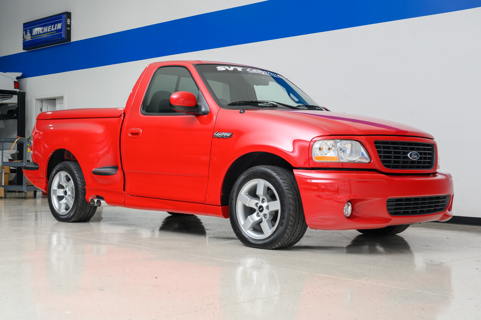 2001 Ford F-150 SVT Lightning 