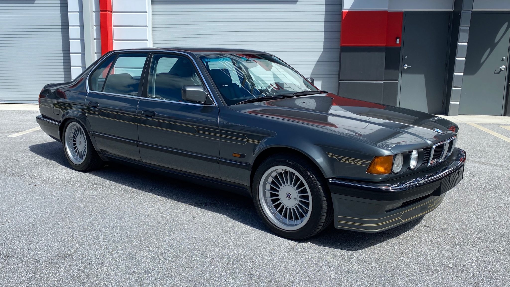 1990 BMW E32 7-Series 