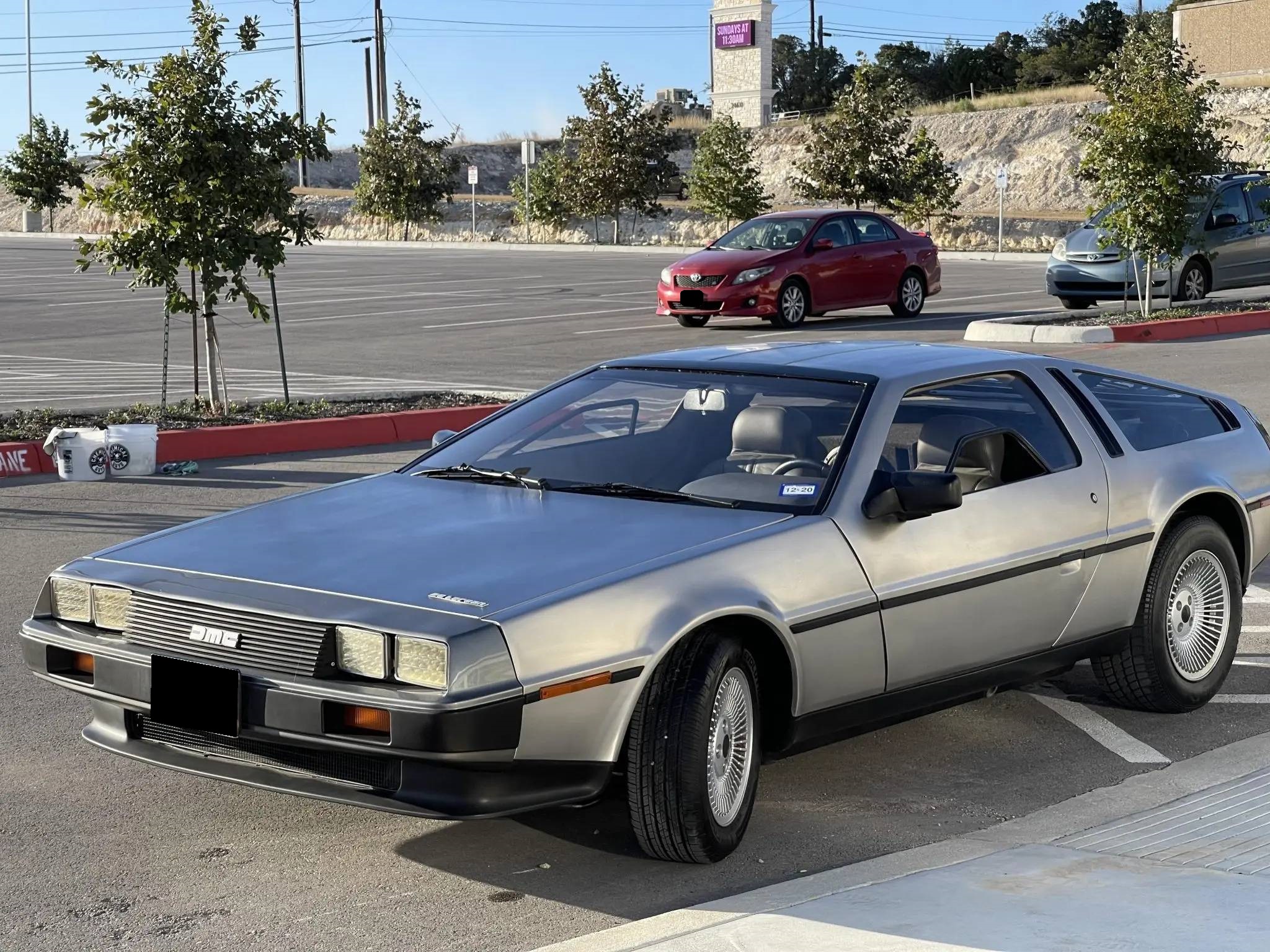 1983 DeLorean DMC-12 