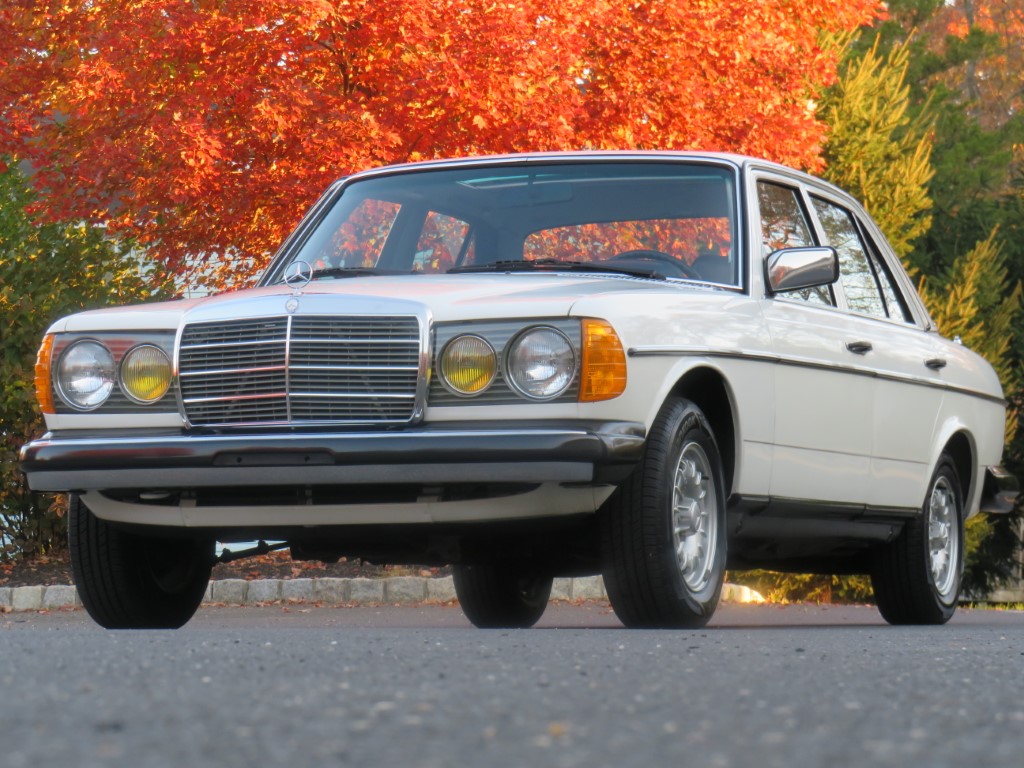1982 Mercedes-Benz W123 