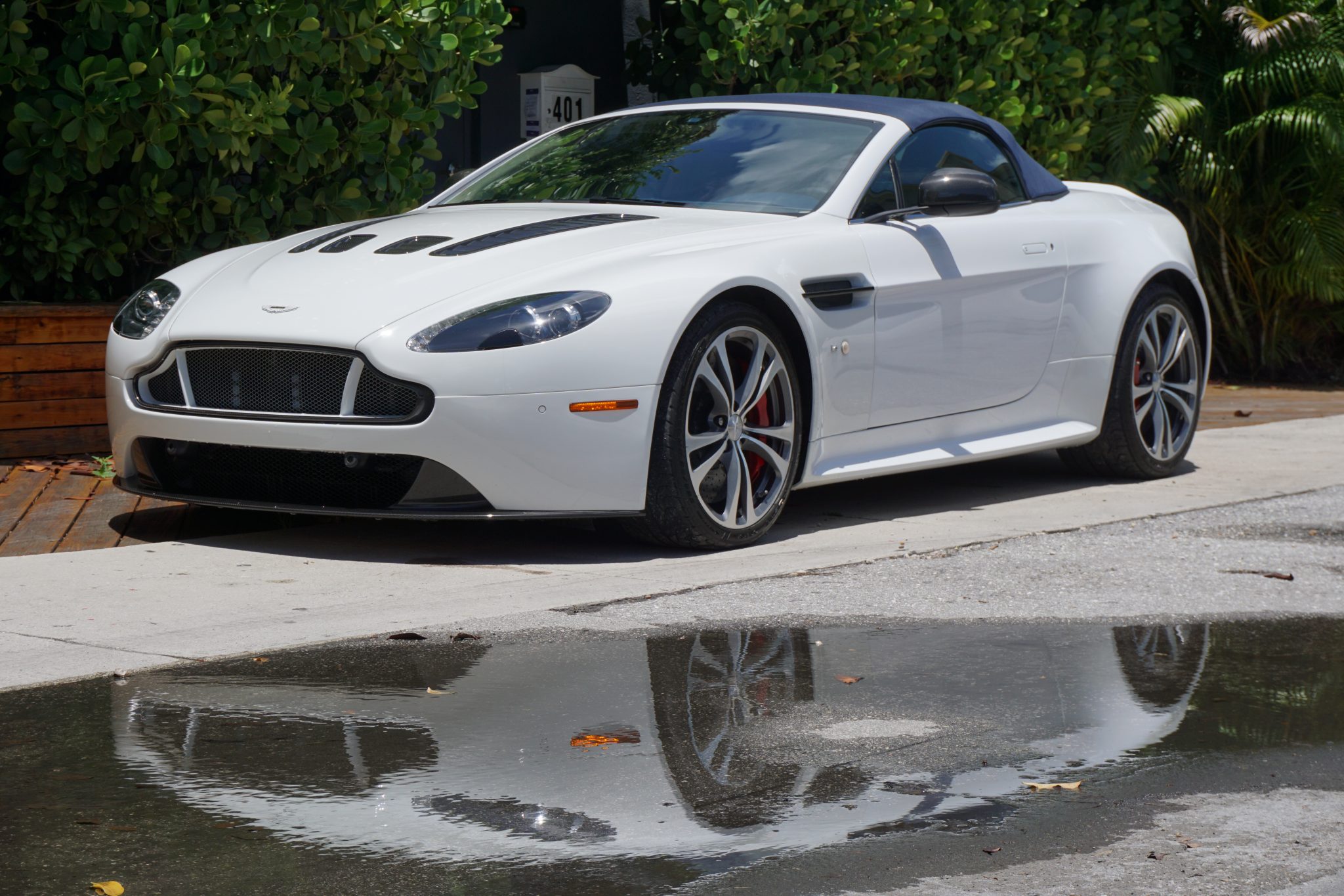 2015 Aston Martin V12 Vantage 