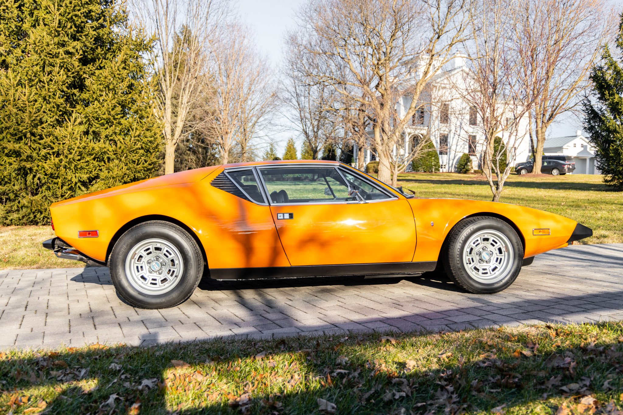 1974 DeTomaso Pantera 