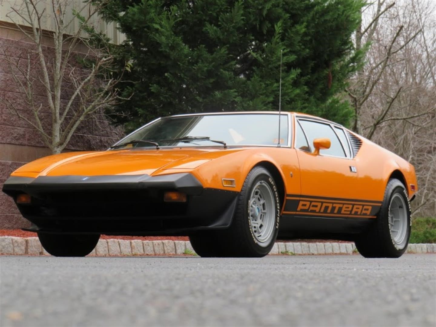 1974 DeTomaso Pantera 