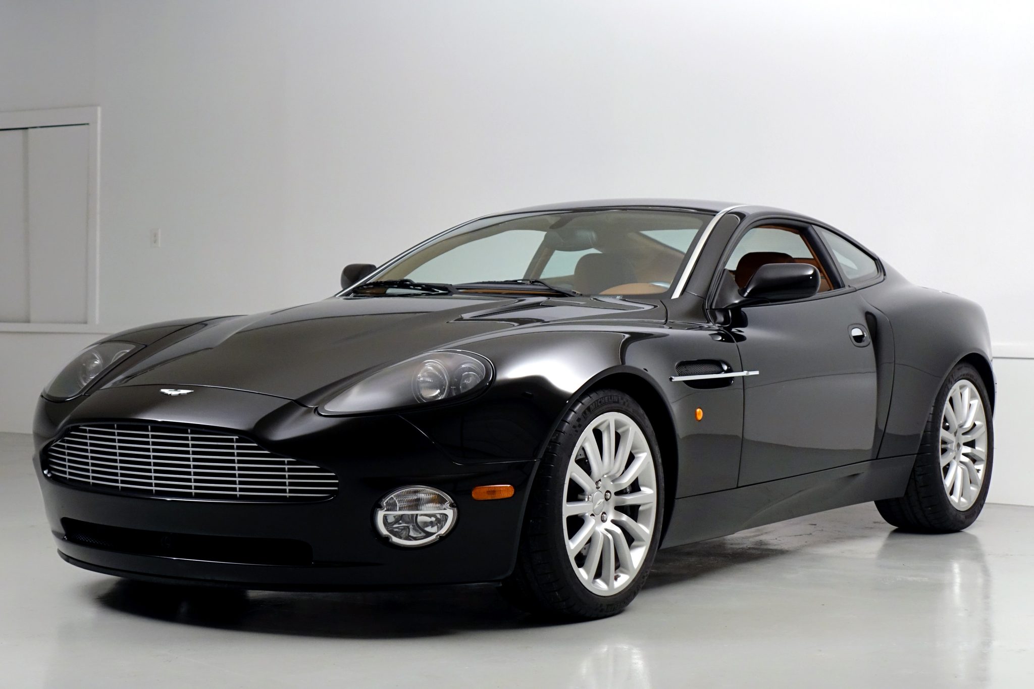 2002 Aston Martin Vanquish 