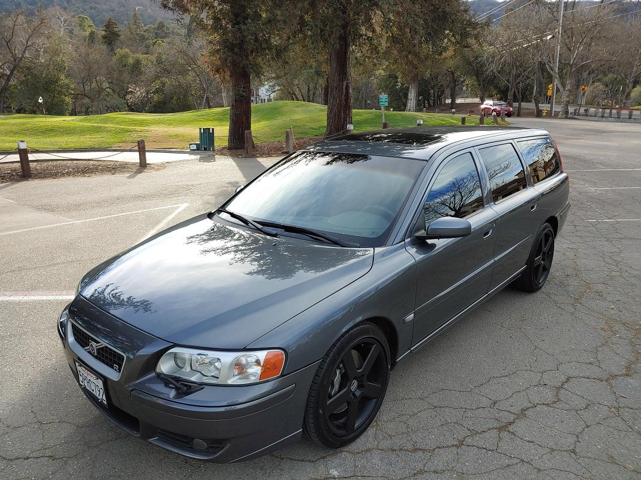 2005 Volvo V70R 