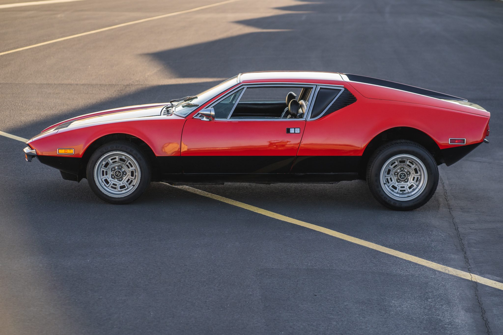 1971 DeTomaso Pantera 