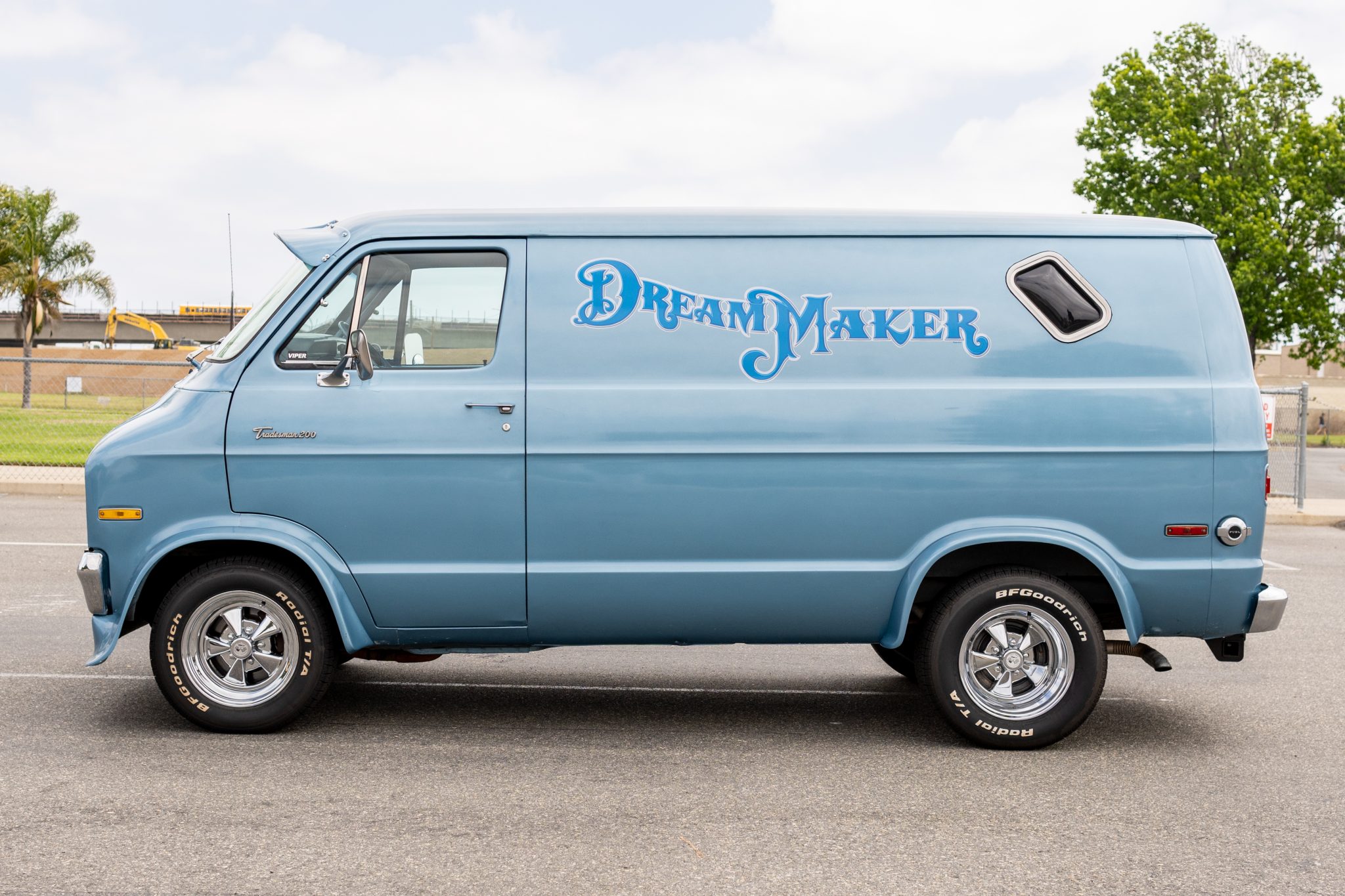 1977 Dodge Tradesman B200 