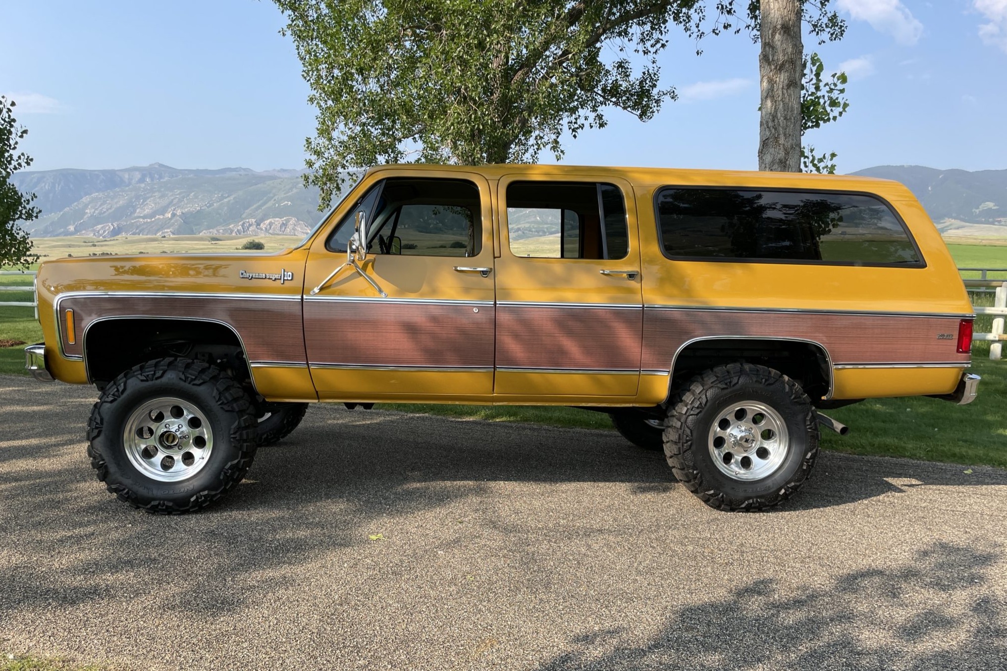 1973 Chevrolet Suburban (1973-1991) 