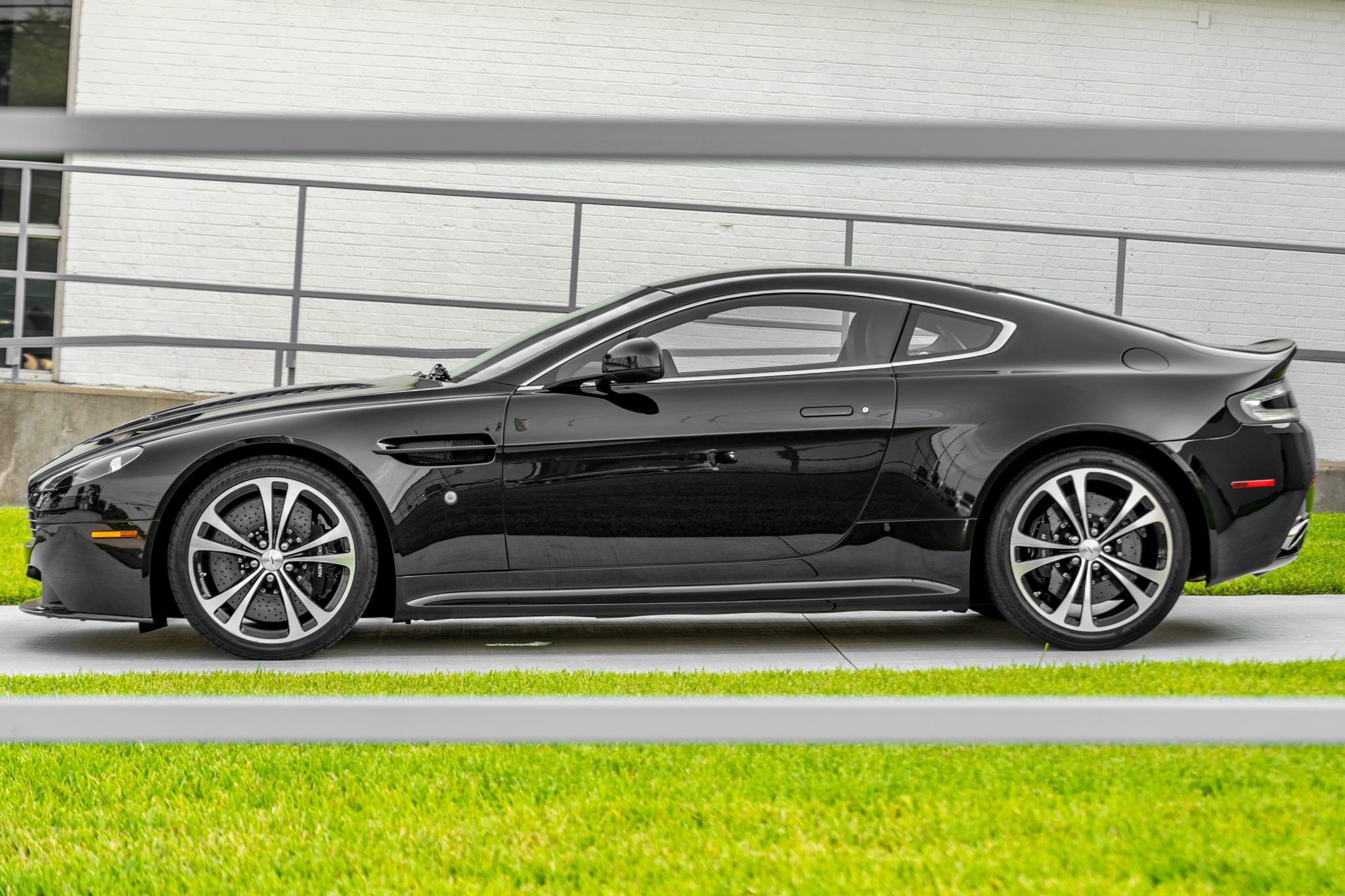 2011 Aston Martin V12 Vantage 