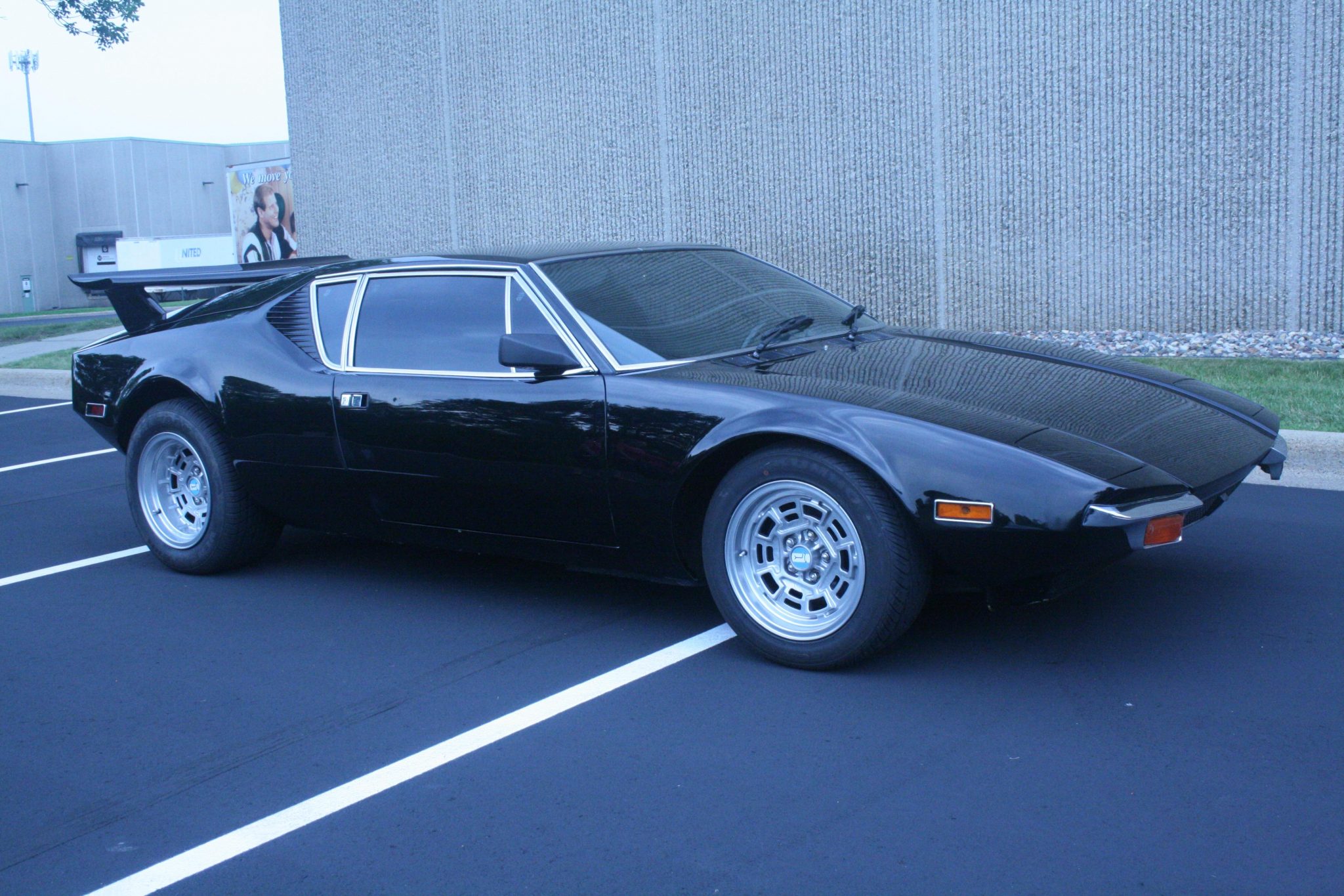 1971 DeTomaso Pantera 