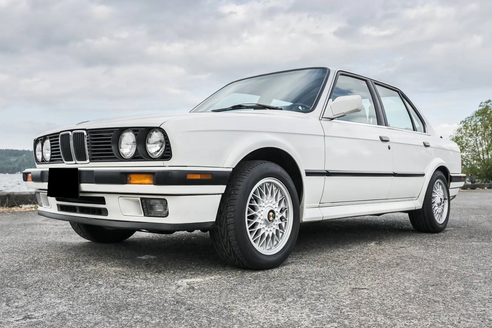 1991 BMW E30 3-Series Sedan 