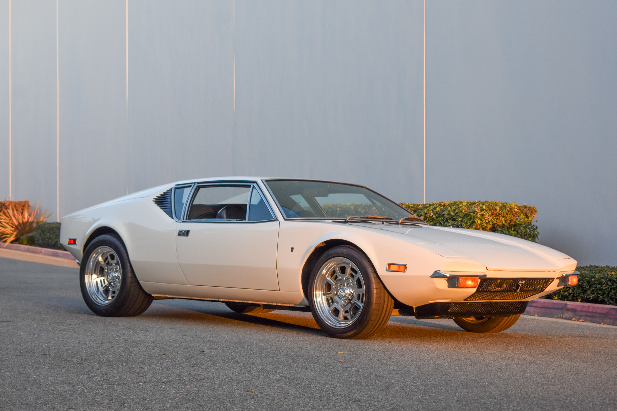 1973 DeTomaso Pantera 