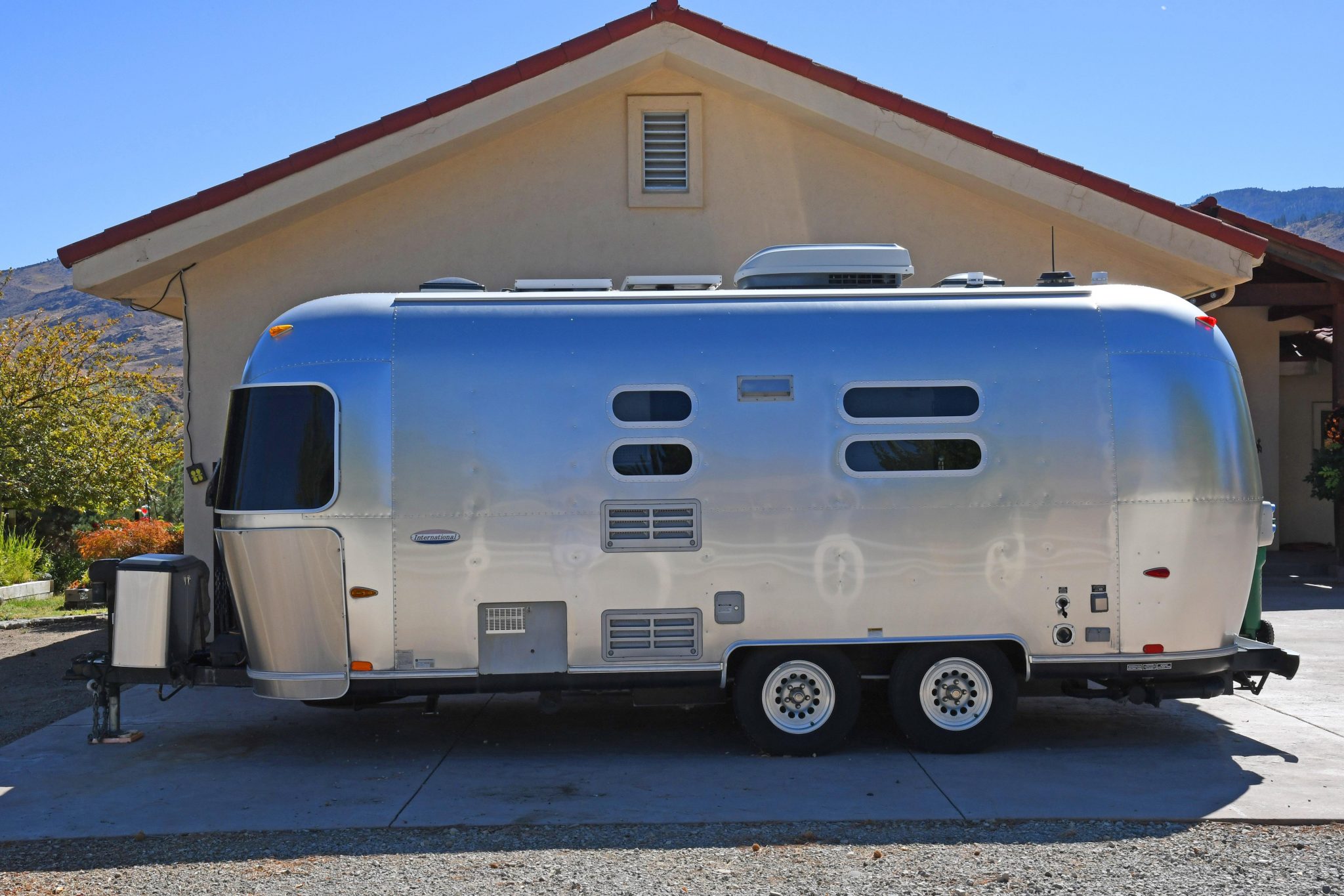 2006 Parts and Automobilia – Trailers 