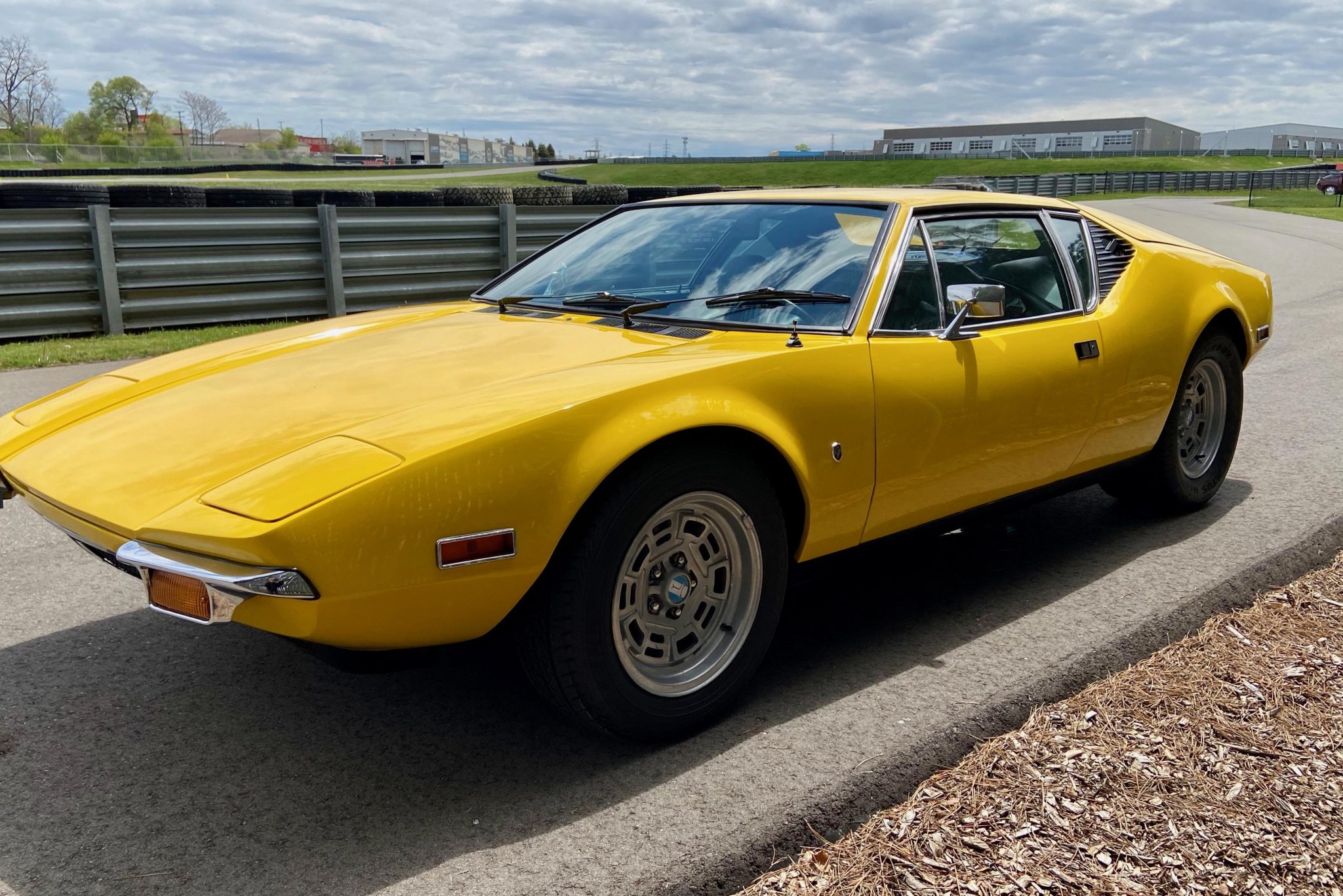 1972 DeTomaso Pantera 