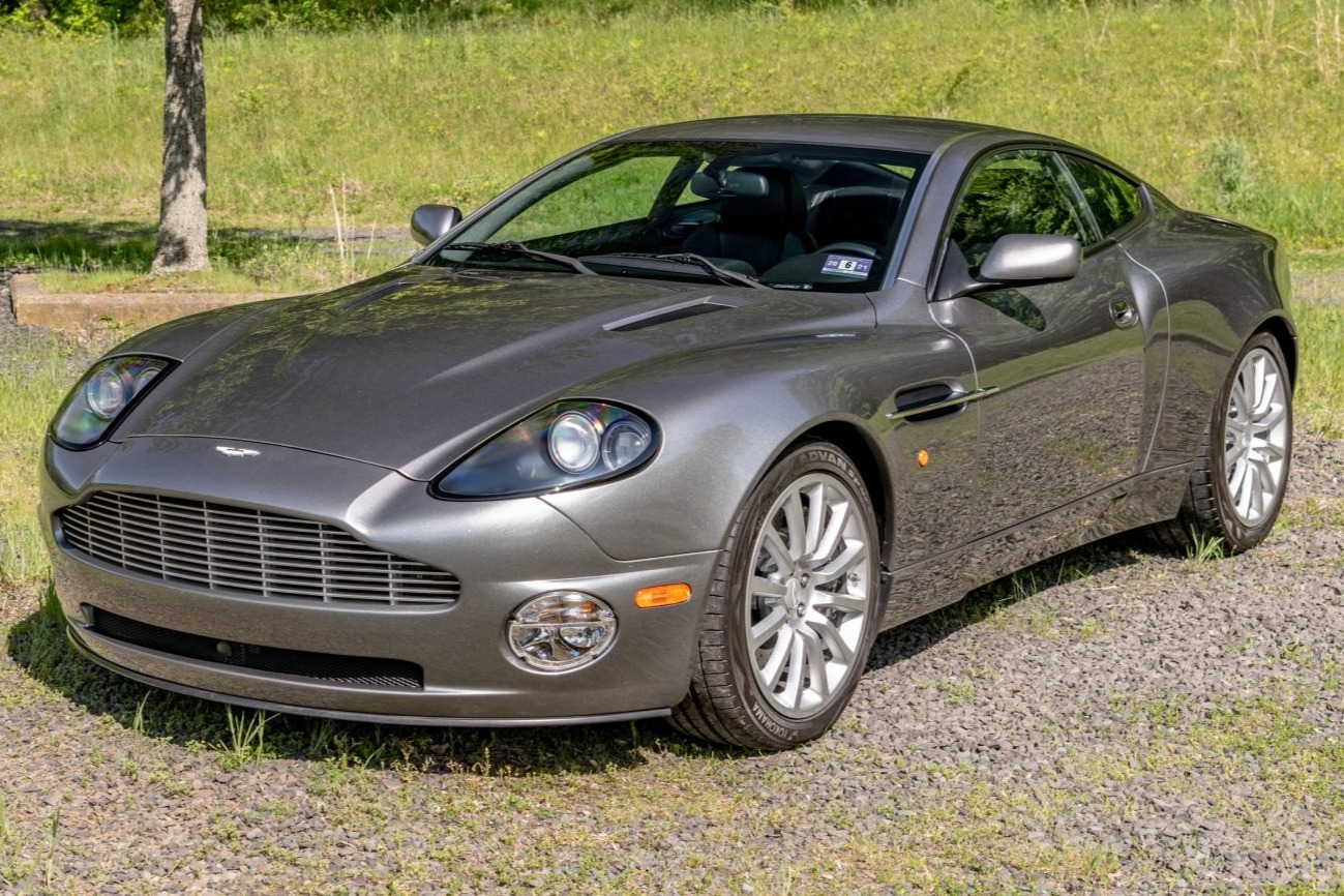 2003 Aston Martin Vanquish 