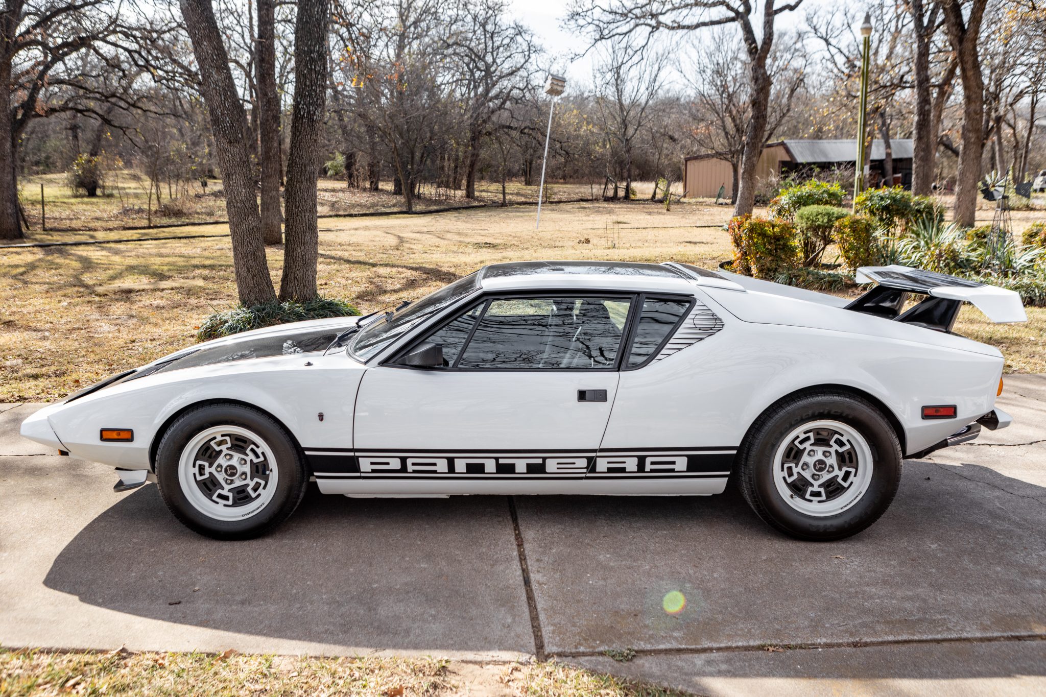 1974 DeTomaso Pantera 