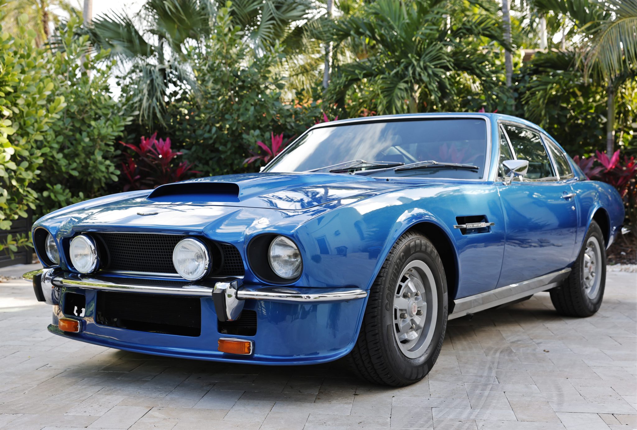 1977 Aston Martin V8 (1977-1989) 