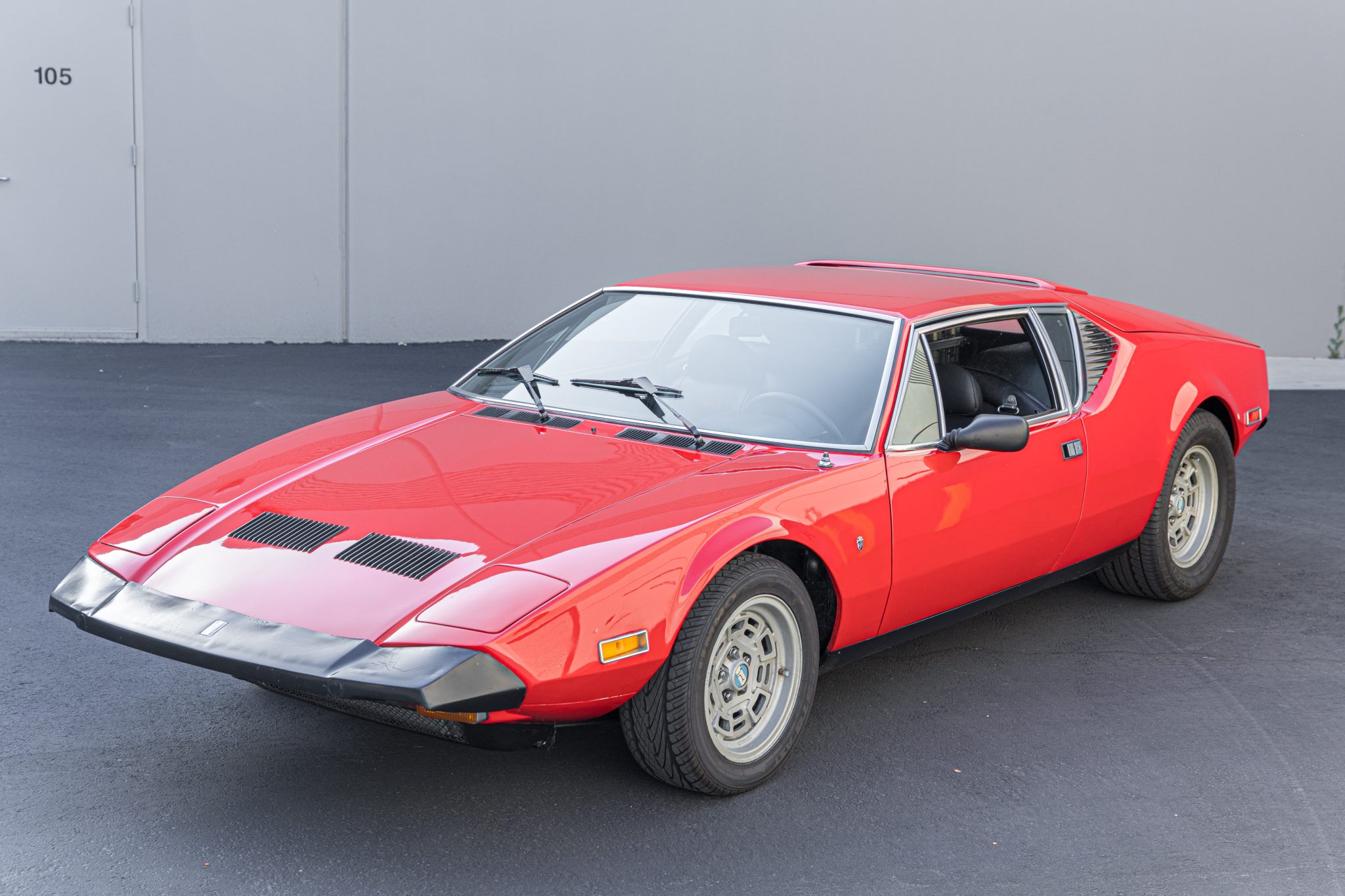 1974 DeTomaso Pantera 