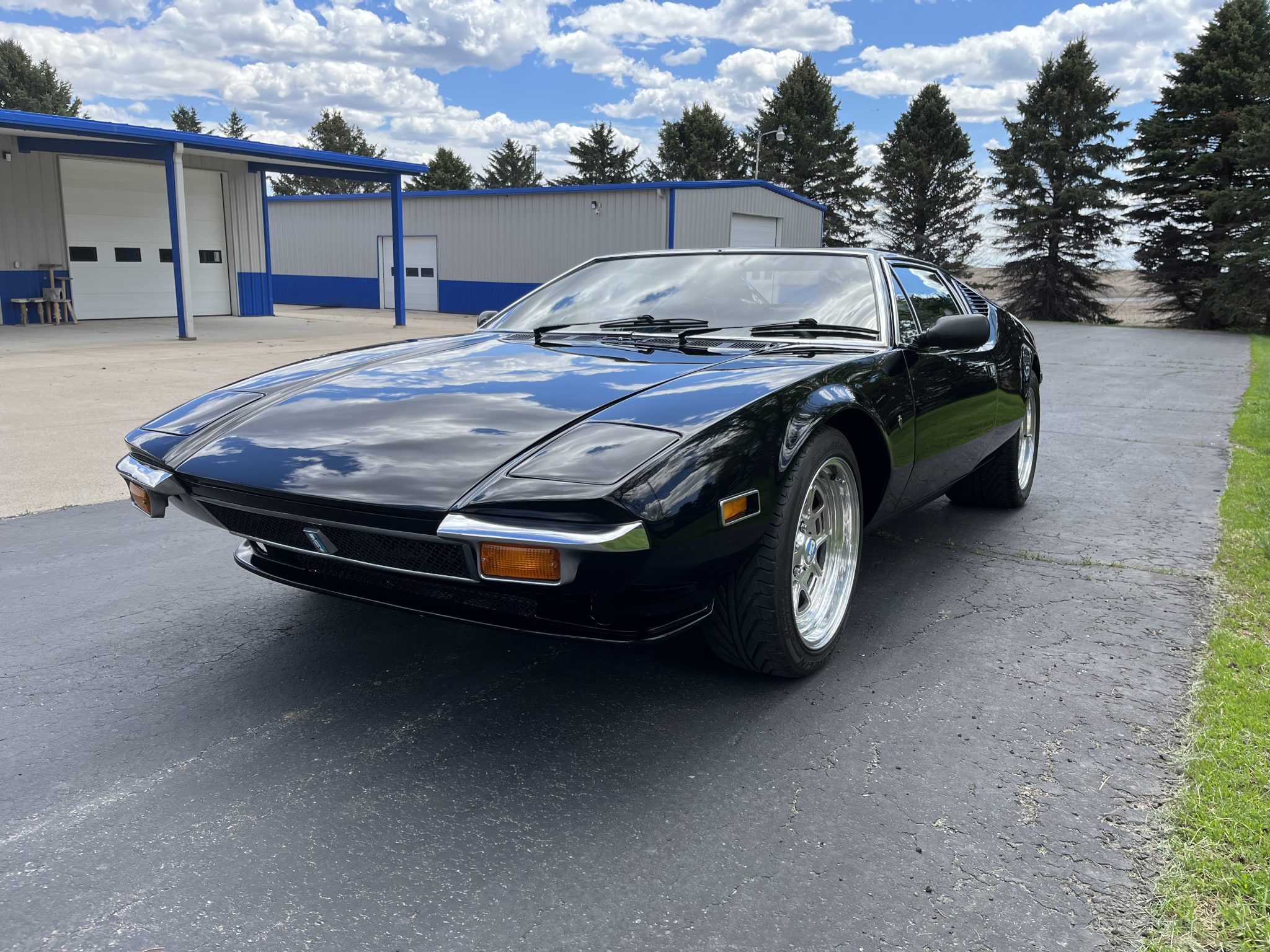 1971 DeTomaso Pantera 