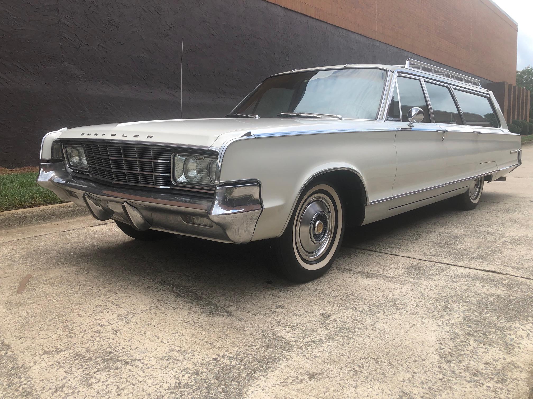 1965 Chrysler Town & Country 