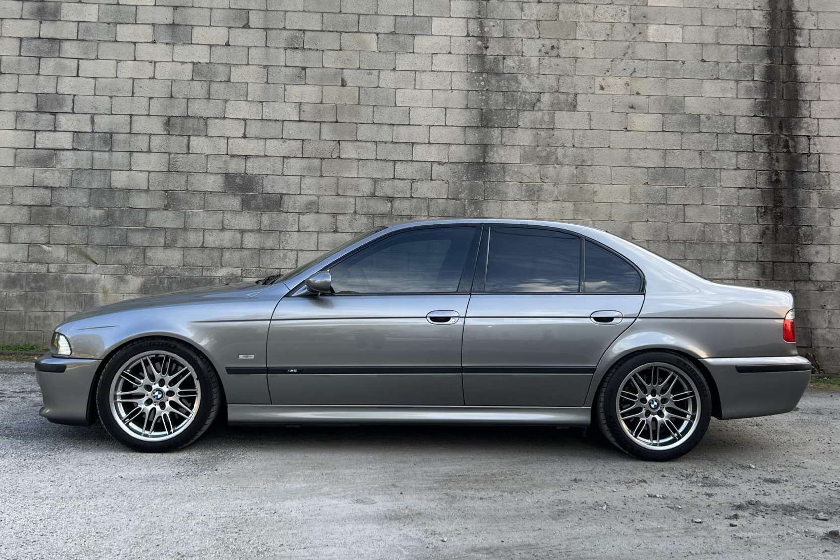 2002 BMW E39 M5 