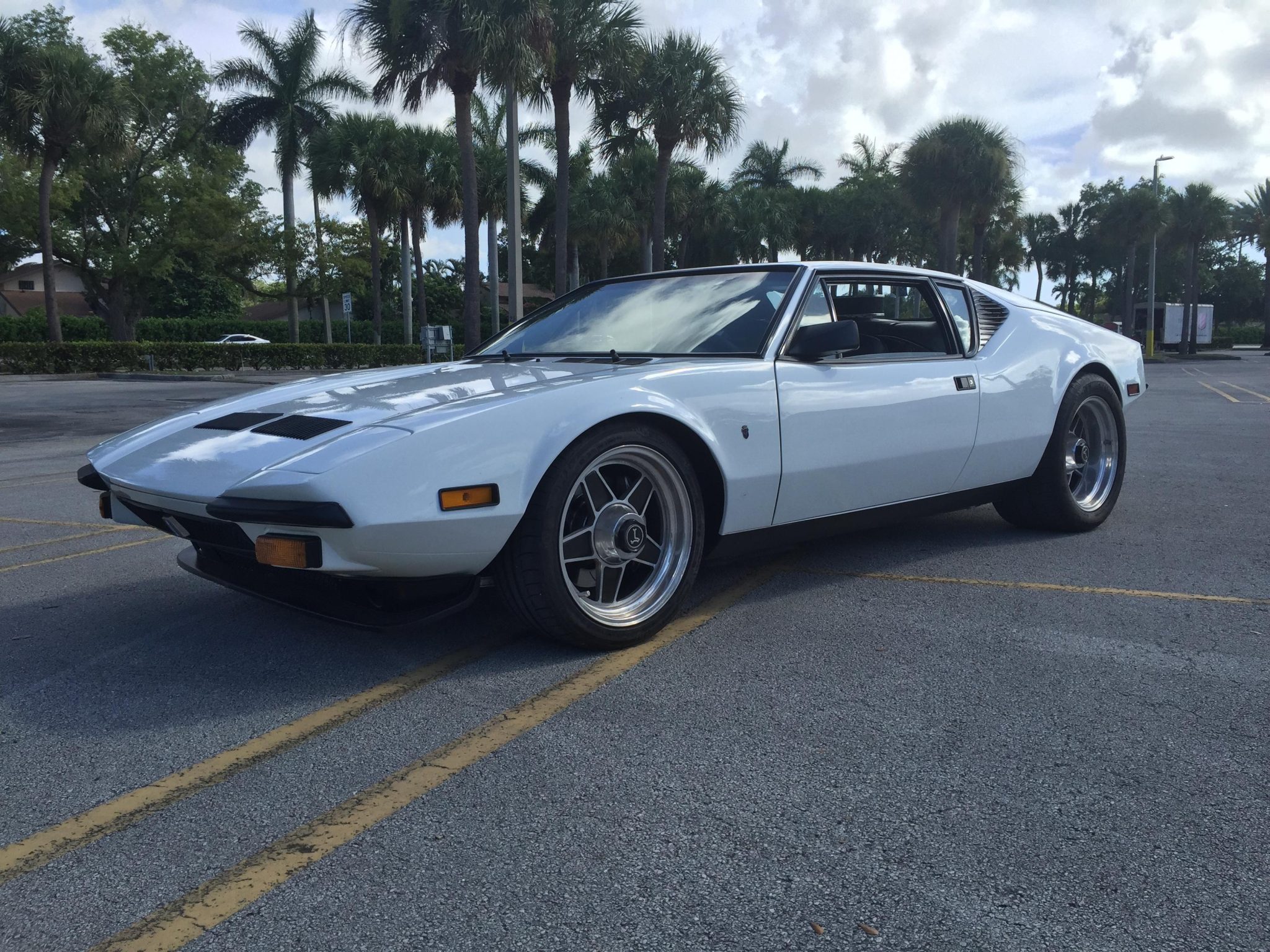 1973 DeTomaso Pantera 