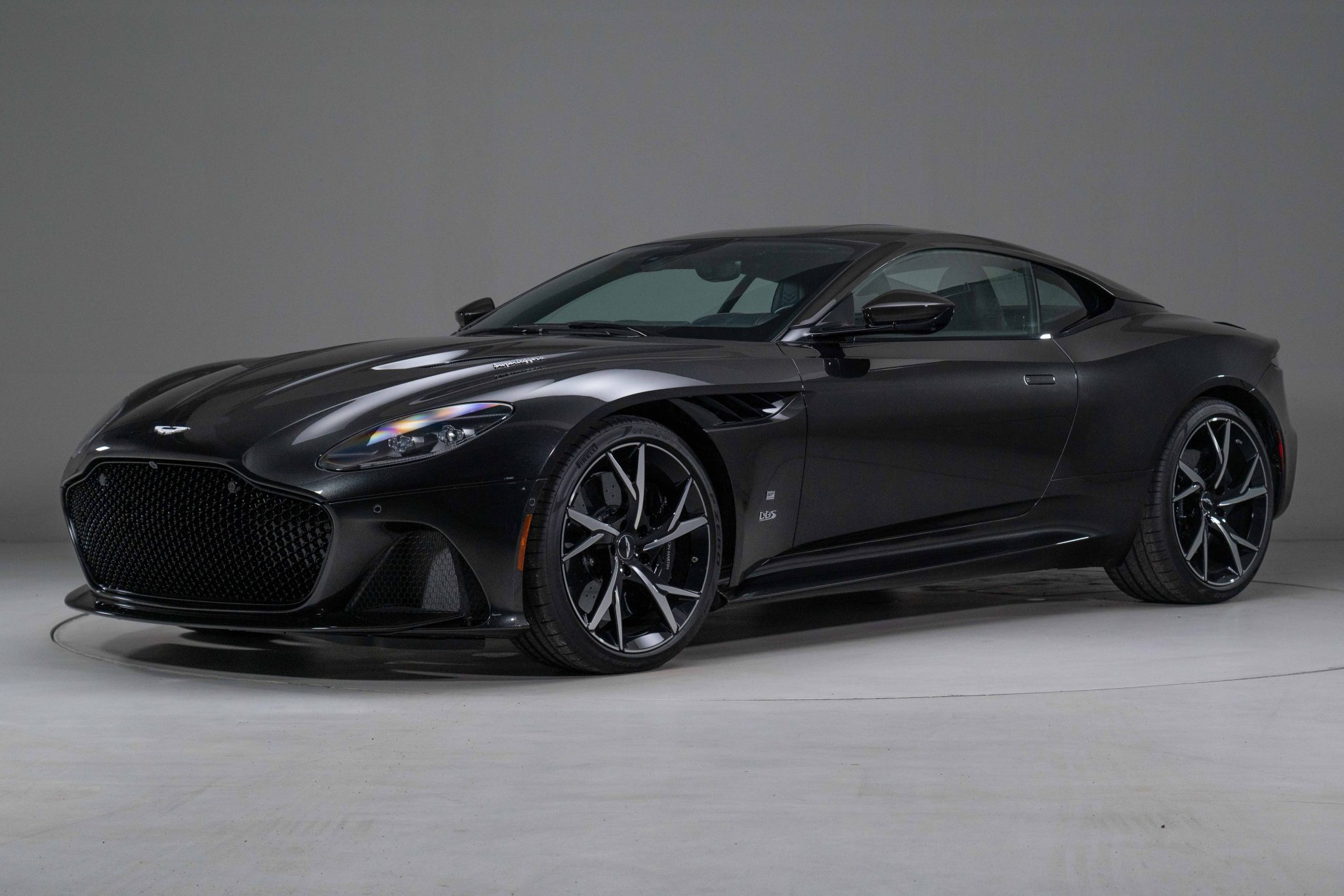 2021 Aston Martin DBS 