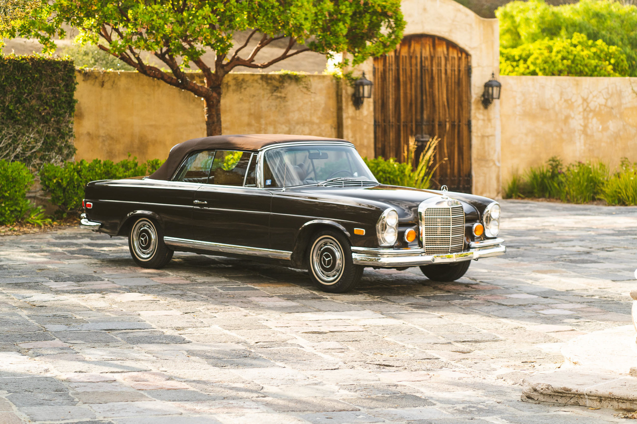 1969 Mercedes-Benz W111 Coupe & Cabriolet 