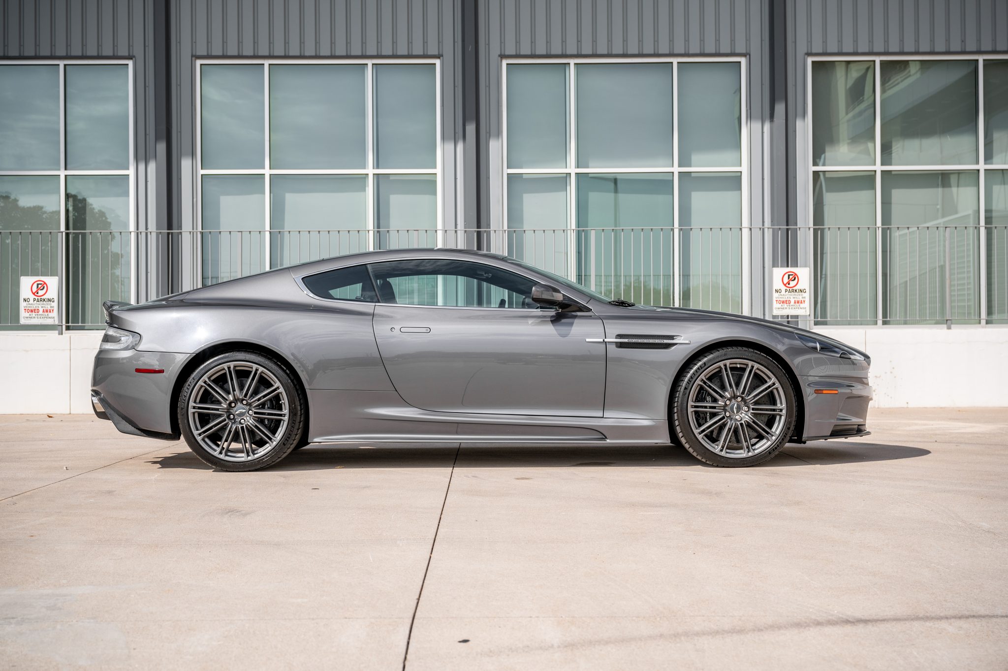 2009 Aston Martin DBS 