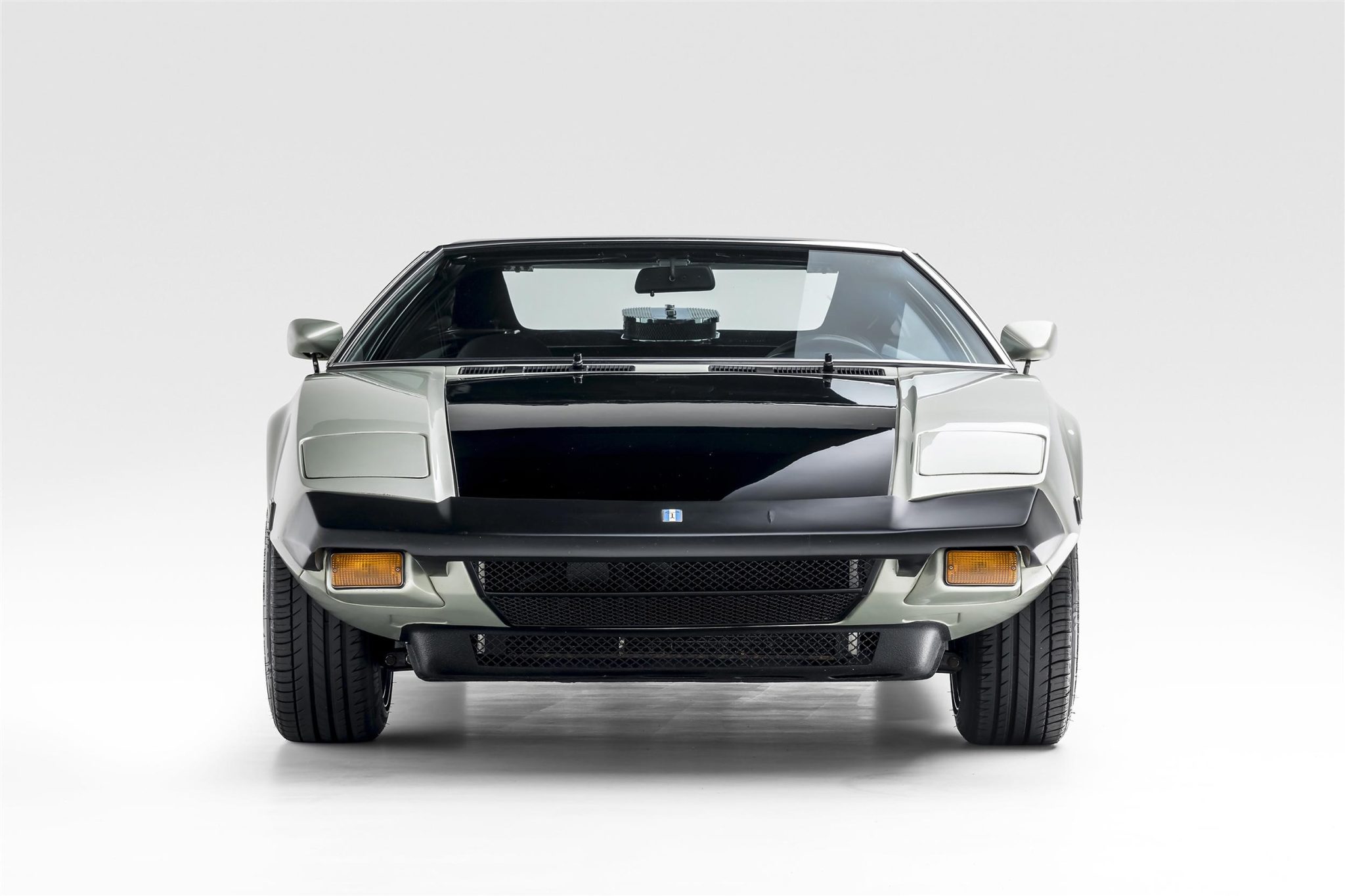 1974 DeTomaso Pantera 