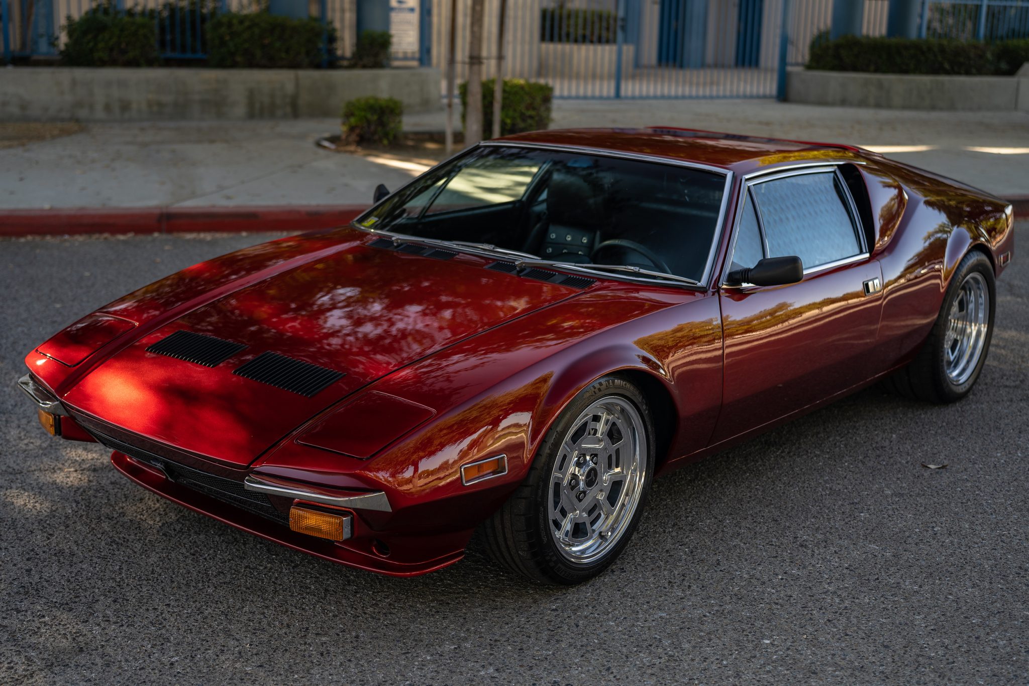1972 DeTomaso Pantera 