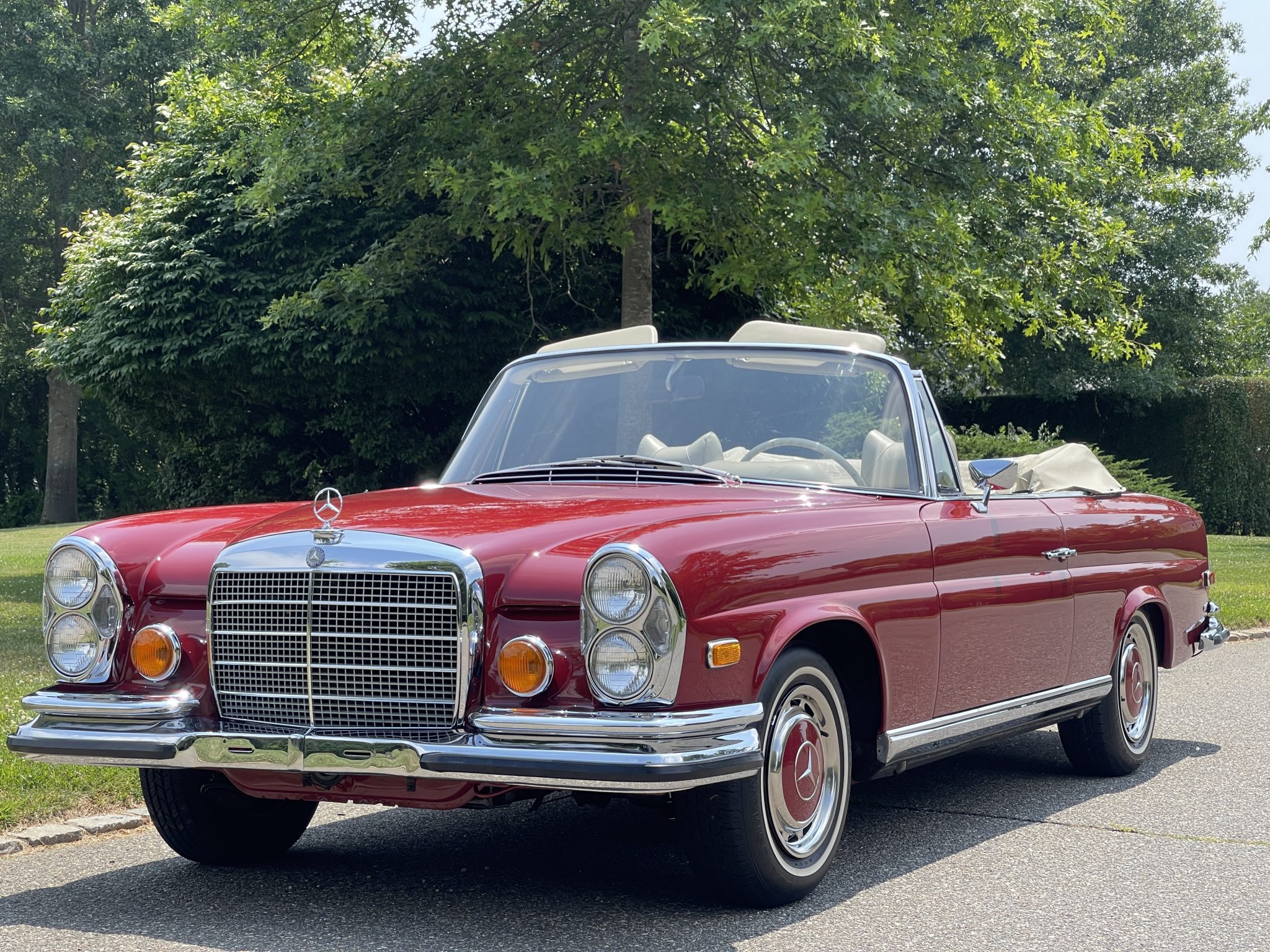 1971 Mercedes-Benz W111 Coupe & Cabriolet 