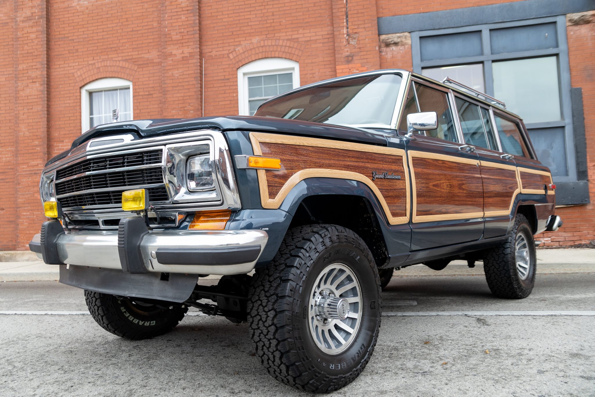 1989 Jeep SJ Grand Wagoneer 