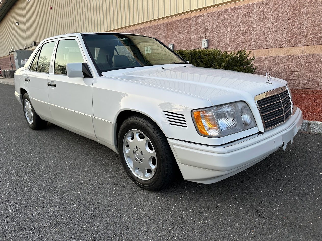 1995 Mercedes-Benz W124 E-Class 
