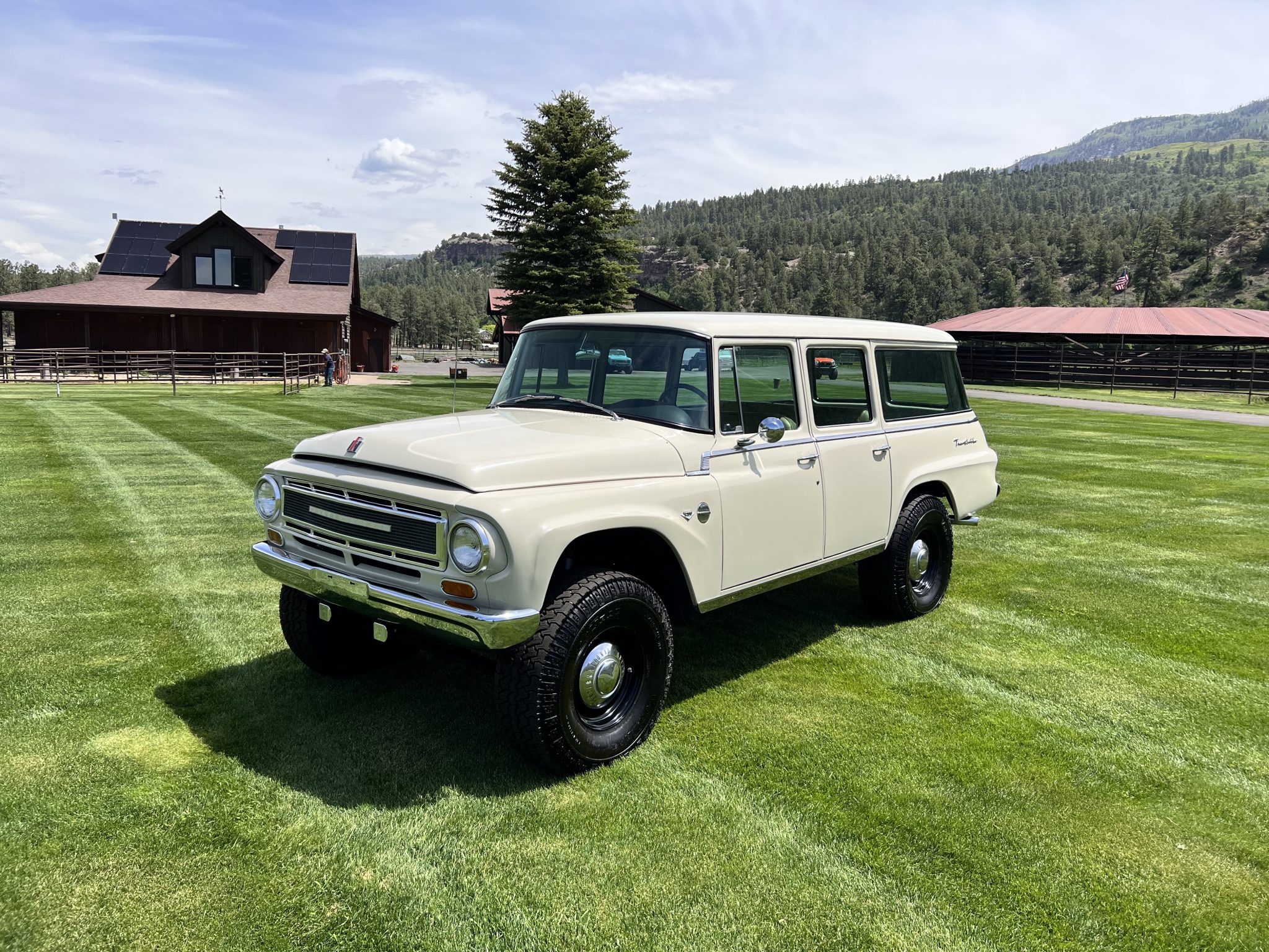 1966 International Harvester Travelall 